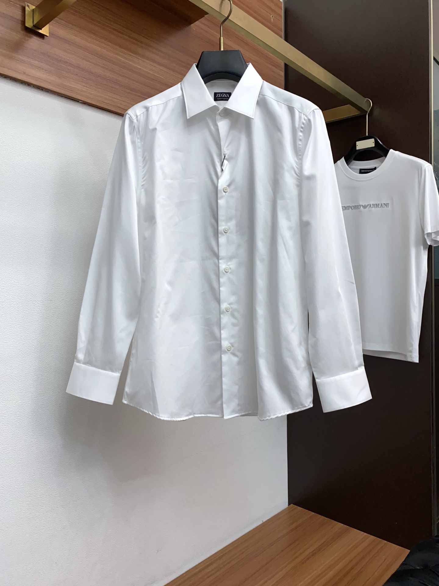 杰尼亚 高端男士长袖衬衫，在追求品质与风格的同时品牌以其卓越的工艺和独特的设计理念，再次引领潮流前沿。这