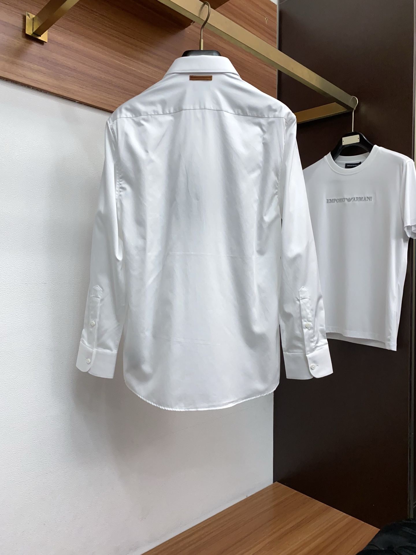 杰尼亚 高端男士长袖衬衫，在追求品质与风格的同时品牌以其卓越的工艺和独特的设计理念，再次引领潮流前沿。这