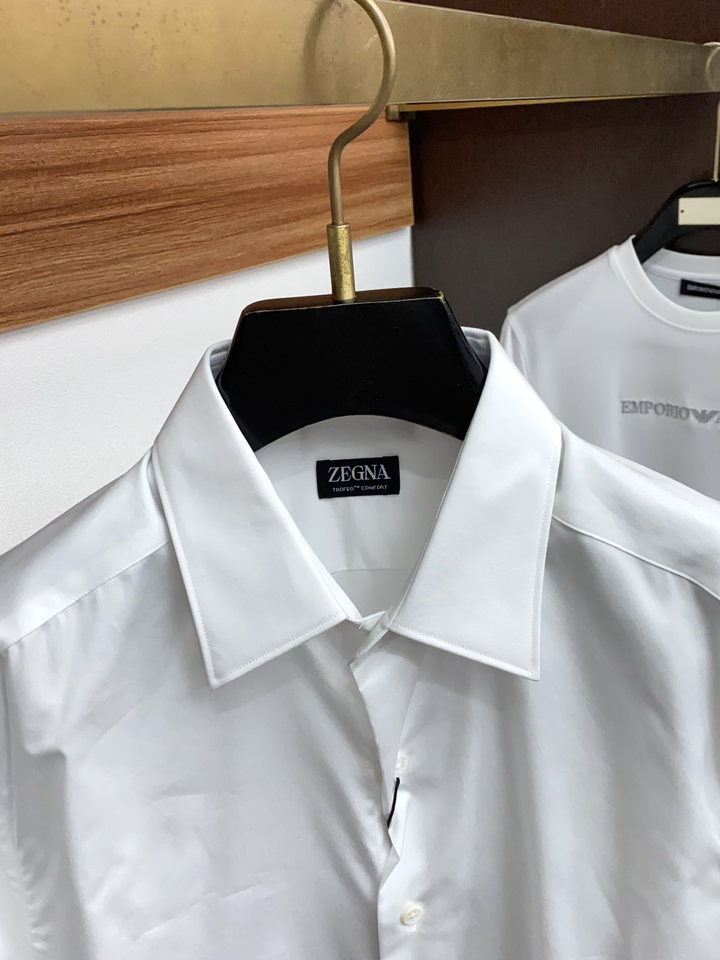 杰尼亚 高端男士长袖衬衫，在追求品质与风格的同时品牌以其卓越的工艺和独特的设计理念，再次引领潮流前沿。这