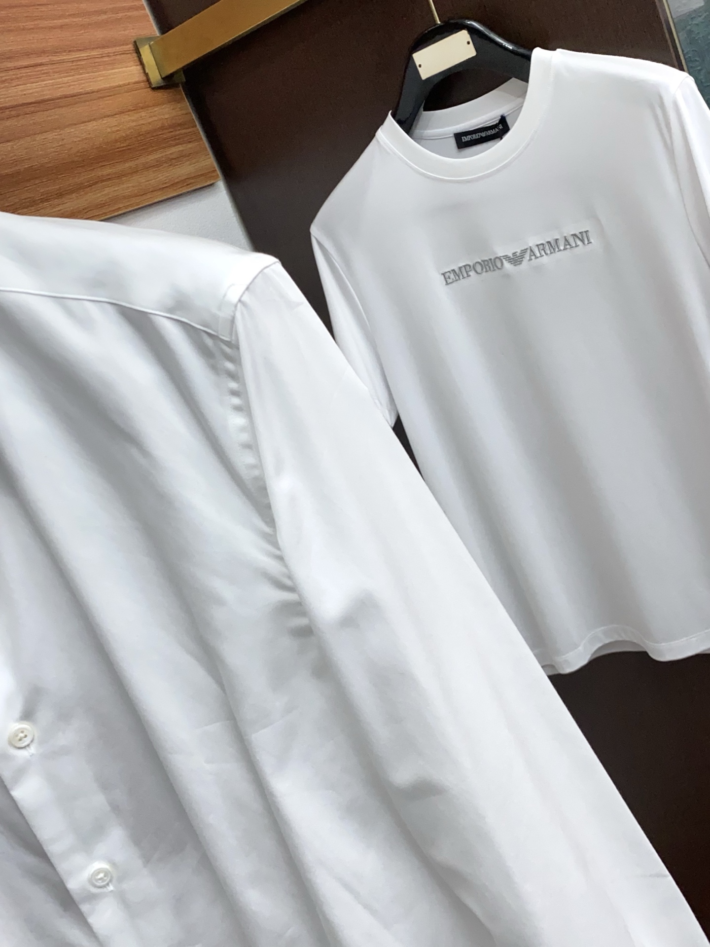 杰尼亚 高端男士长袖衬衫，在追求品质与风格的同时品牌以其卓越的工艺和独特的设计理念，再次引领潮流前沿。这