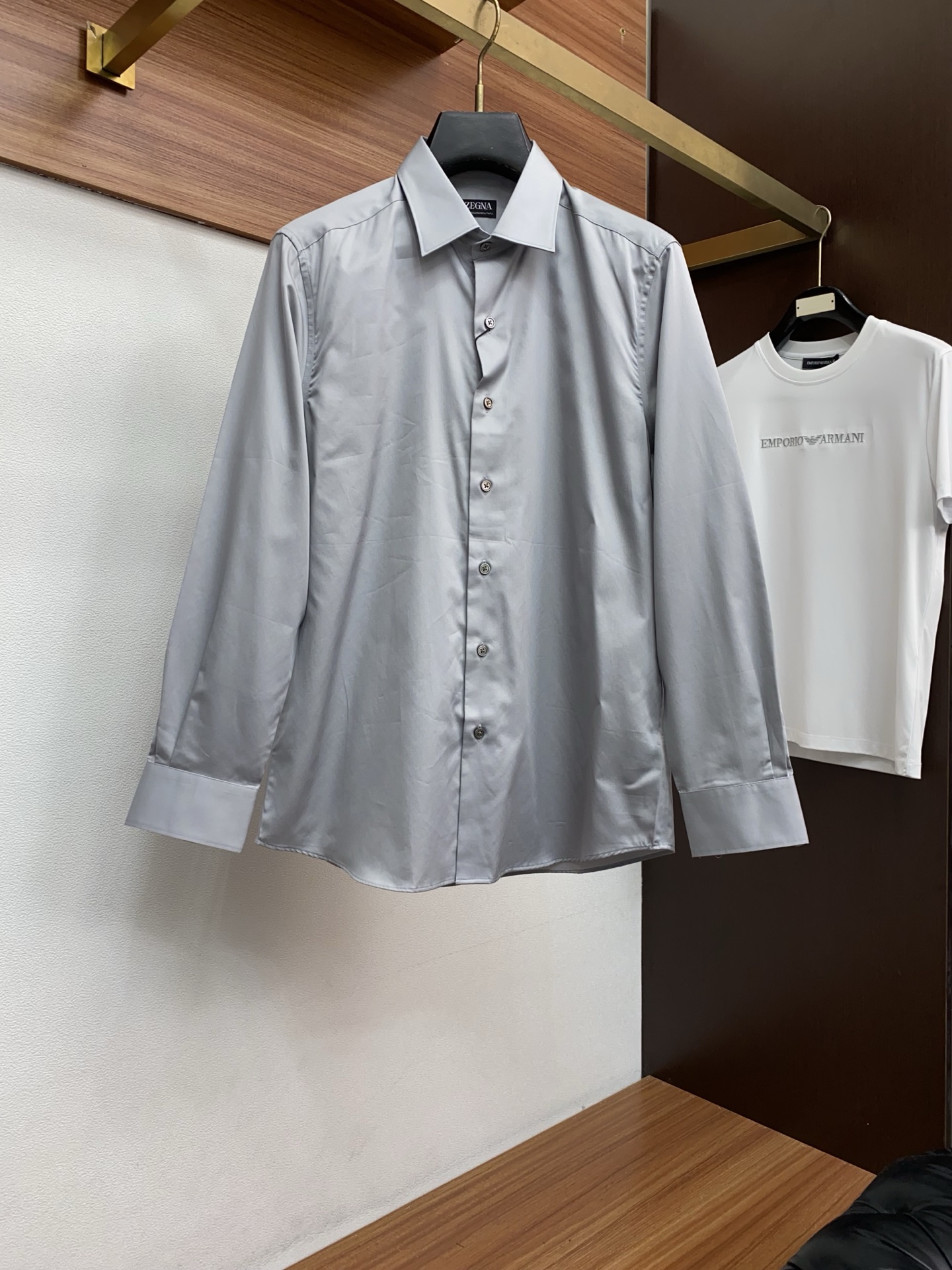 杰尼亚 高端男士长袖衬衫，在追求品质与风格的同时品牌以其卓越的工艺和独特的设计理念，再次引领潮流前沿。这