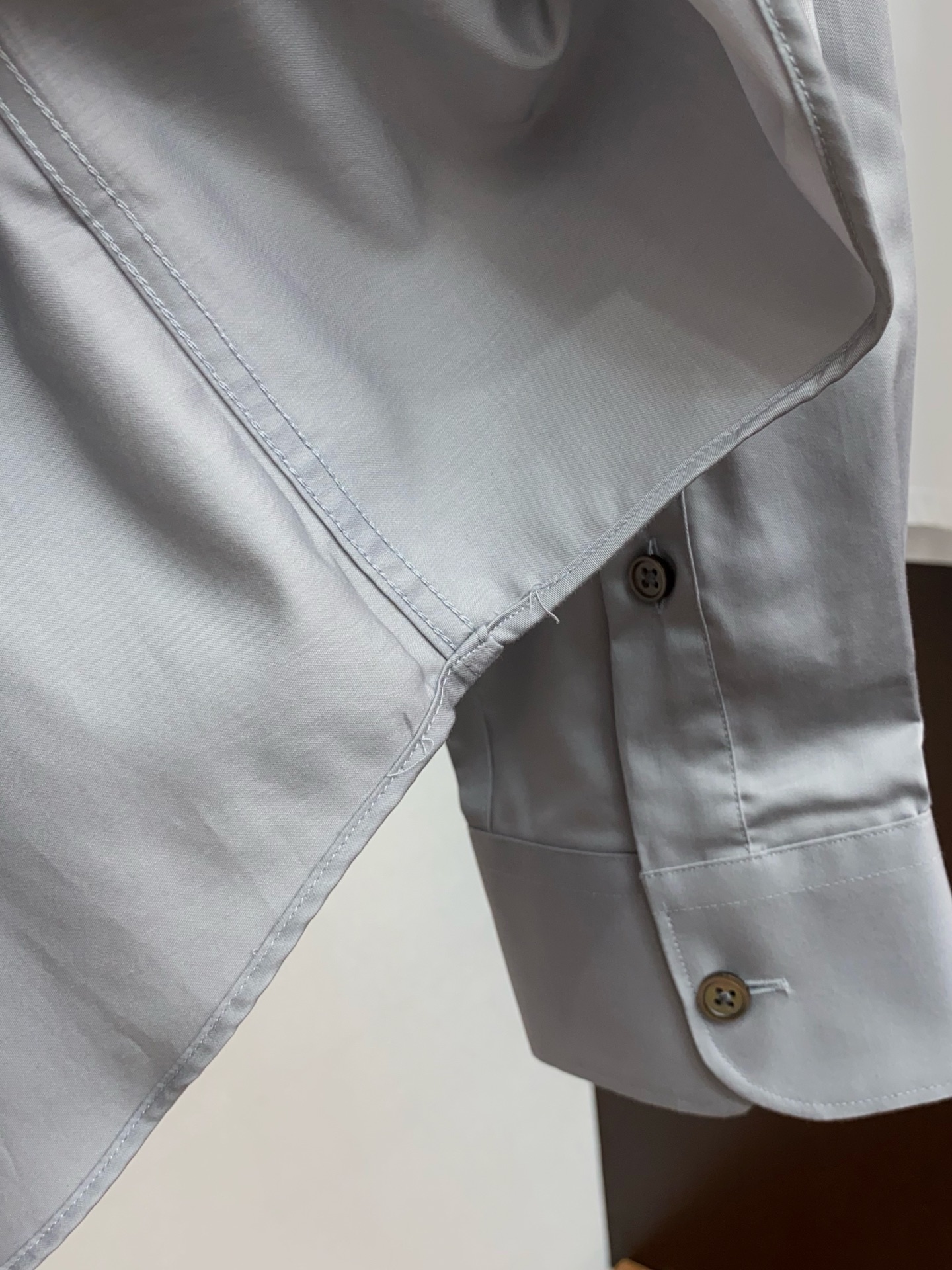 杰尼亚 高端男士长袖衬衫，在追求品质与风格的同时品牌以其卓越的工艺和独特的设计理念，再次引领潮流前沿。这