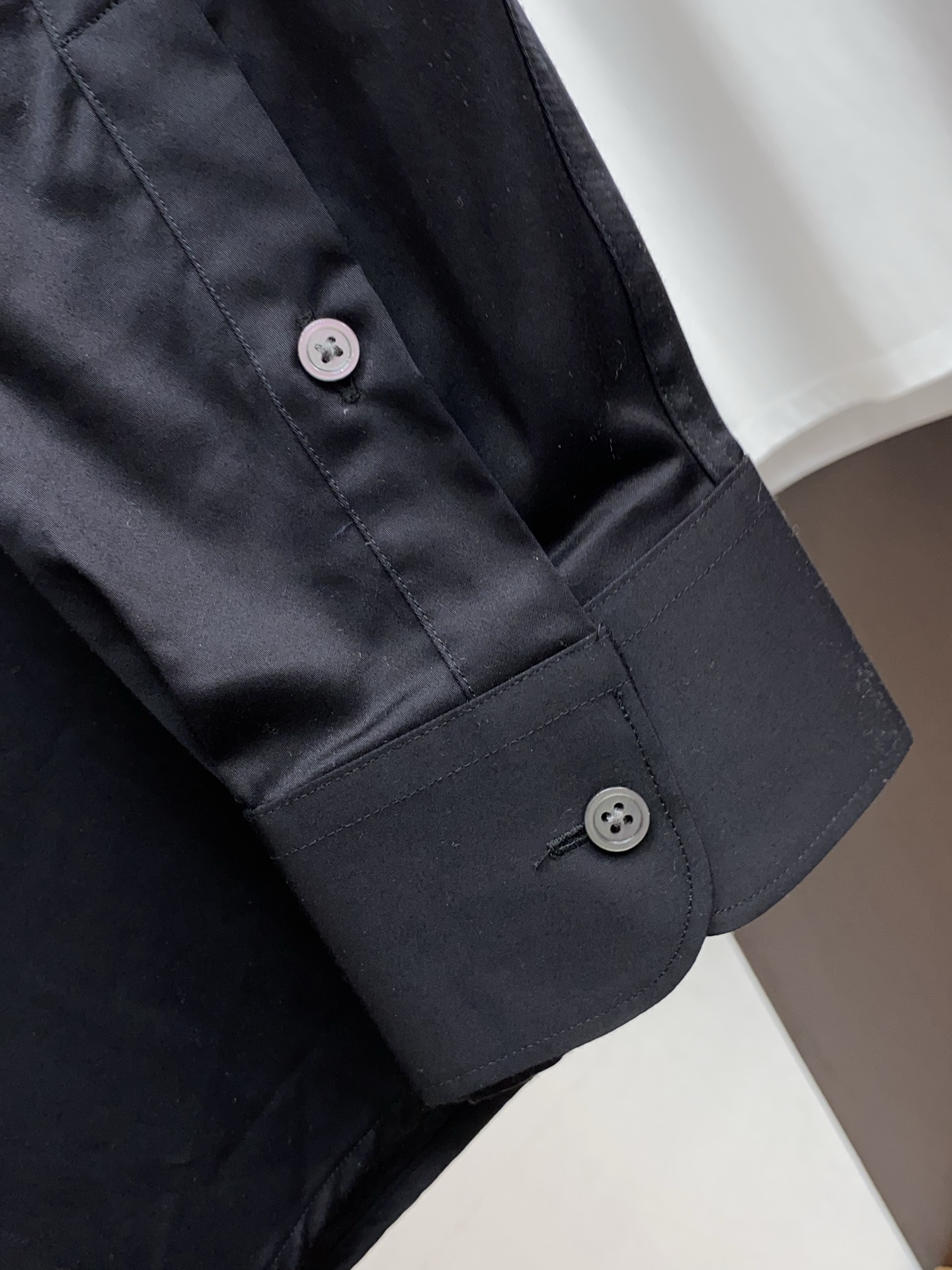 杰尼亚 高端男士长袖衬衫，在追求品质与风格的同时品牌以其卓越的工艺和独特的设计理念，再次引领潮流前沿。这