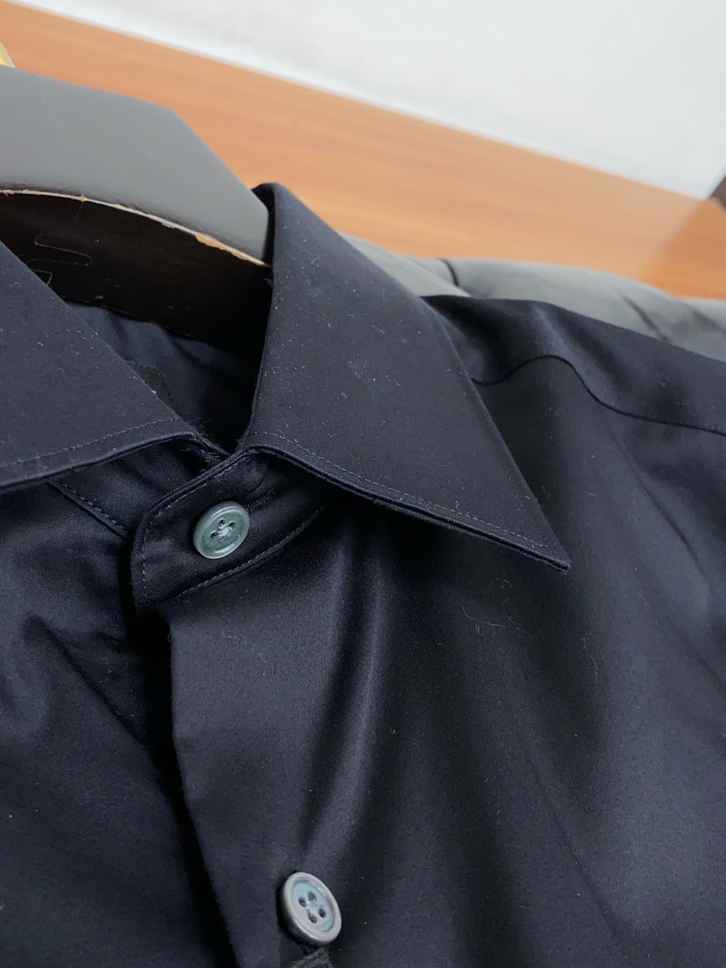 杰尼亚 高端男士长袖衬衫，在追求品质与风格的同时品牌以其卓越的工艺和独特的设计理念，再次引领潮流前沿。这