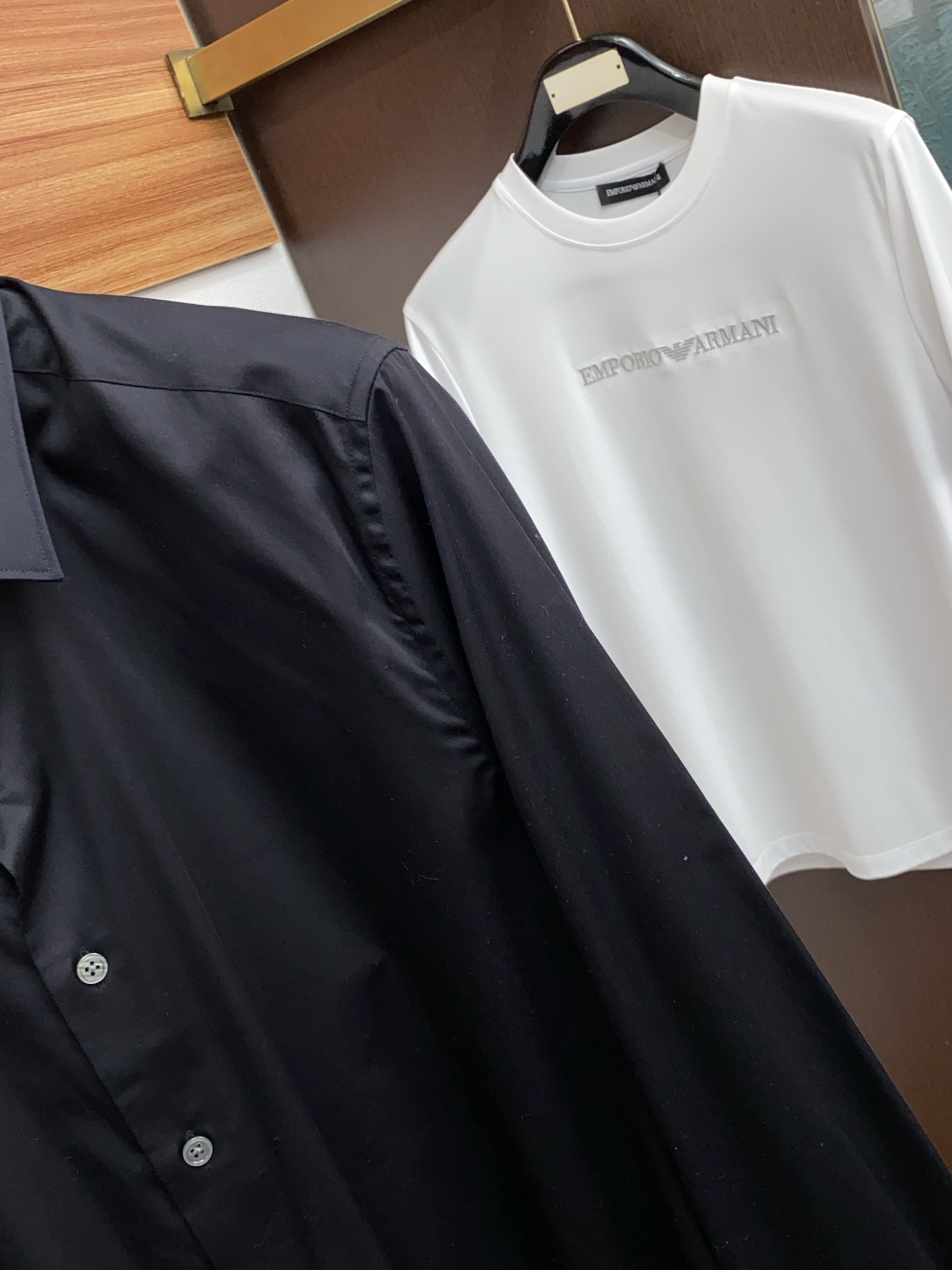 杰尼亚 高端男士长袖衬衫，在追求品质与风格的同时品牌以其卓越的工艺和独特的设计理念，再次引领潮流前沿。这