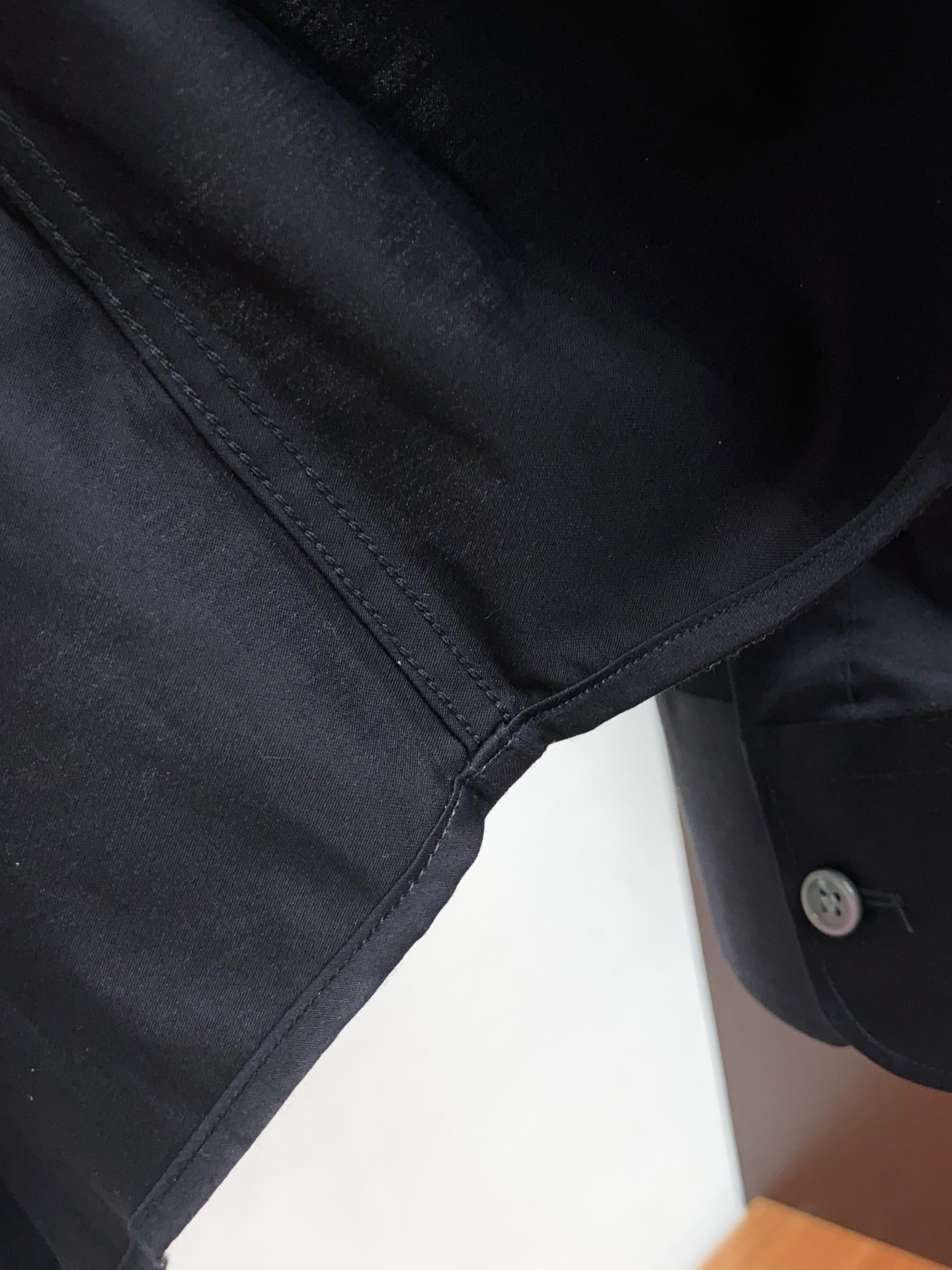 杰尼亚 高端男士长袖衬衫，在追求品质与风格的同时品牌以其卓越的工艺和独特的设计理念，再次引领潮流前沿。这