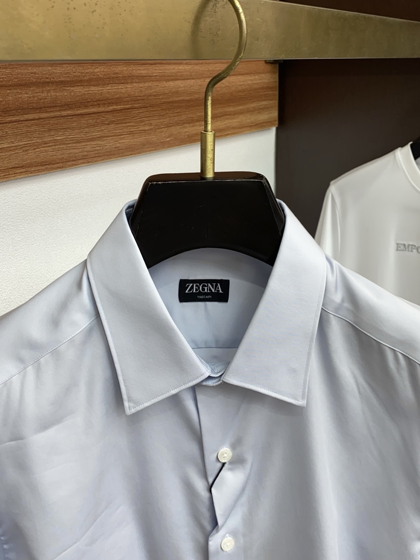 杰尼亚 高端男士长袖衬衫，在追求品质与风格的同时品牌以其卓越的工艺和独特的设计理念，再次引领潮流前沿。这