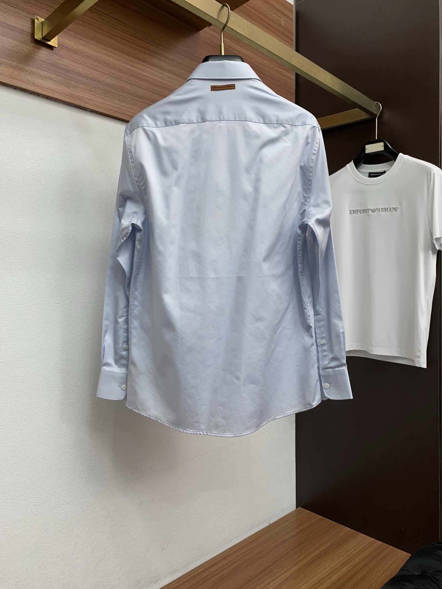 杰尼亚 高端男士长袖衬衫，在追求品质与风格的同时品牌以其卓越的工艺和独特的设计理念，再次引领潮流前沿。这