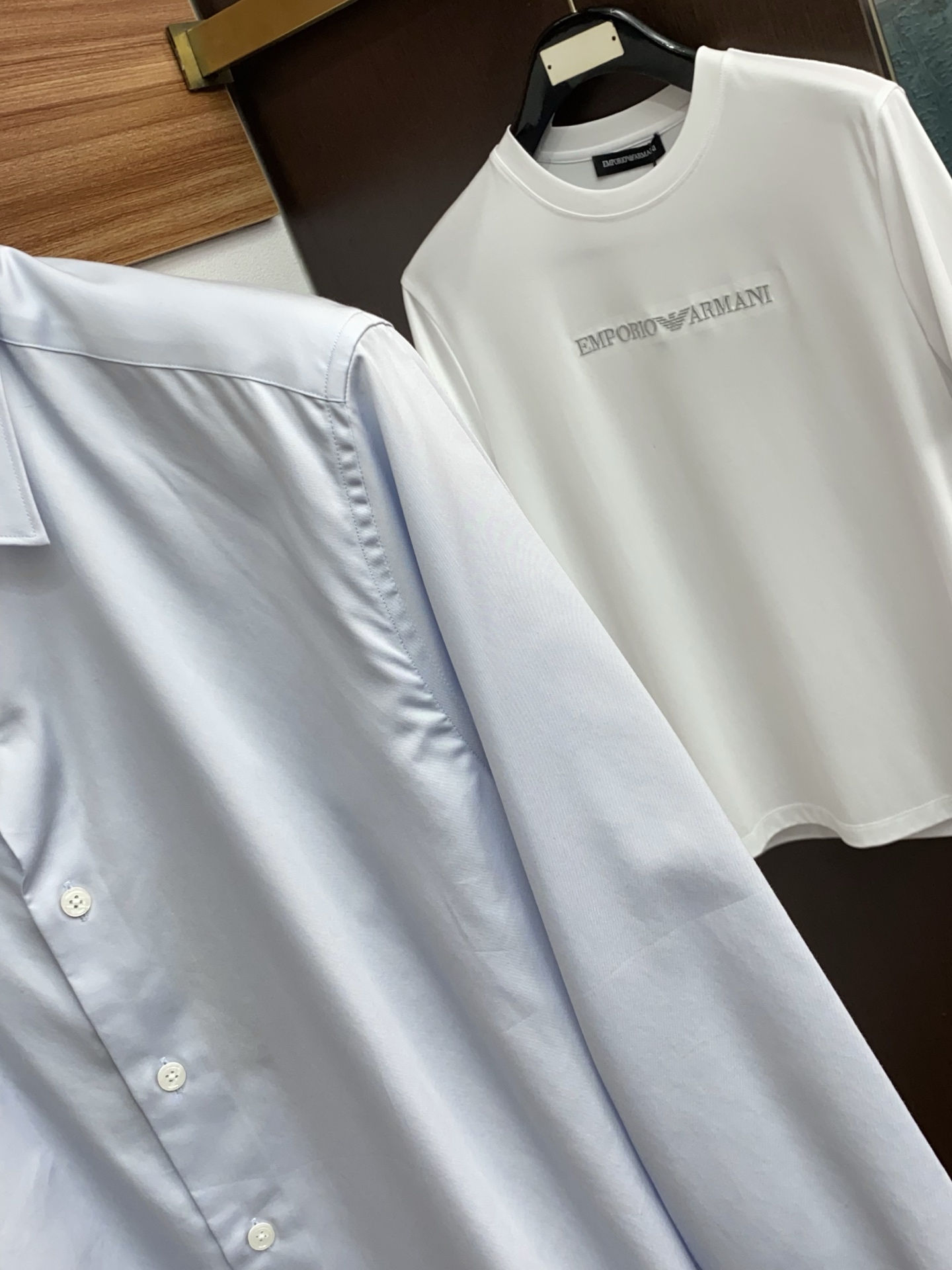 杰尼亚 高端男士长袖衬衫，在追求品质与风格的同时品牌以其卓越的工艺和独特的设计理念，再次引领潮流前沿。这