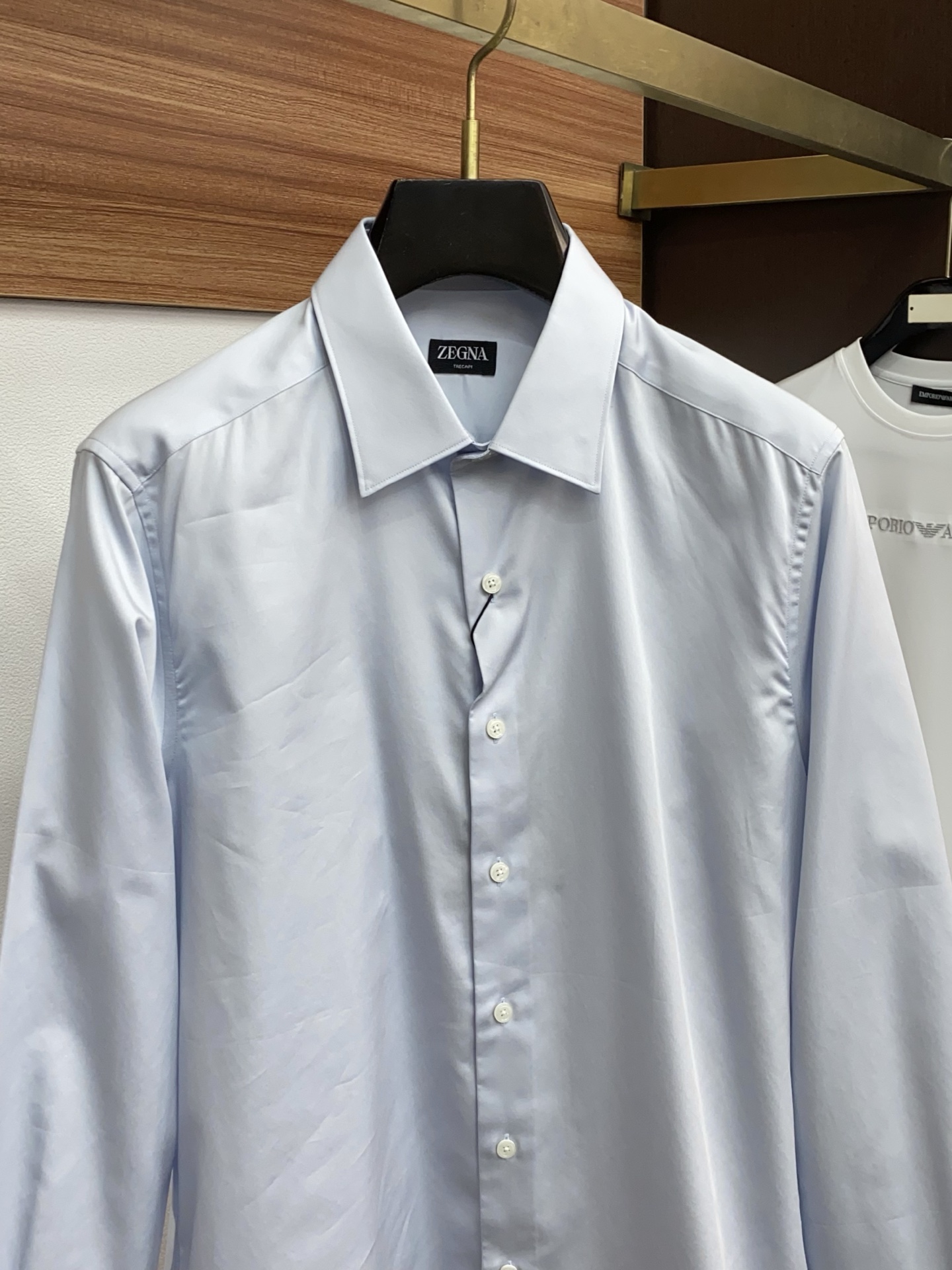 杰尼亚 高端男士长袖衬衫，在追求品质与风格的同时品牌以其卓越的工艺和独特的设计理念，再次引领潮流前沿。这