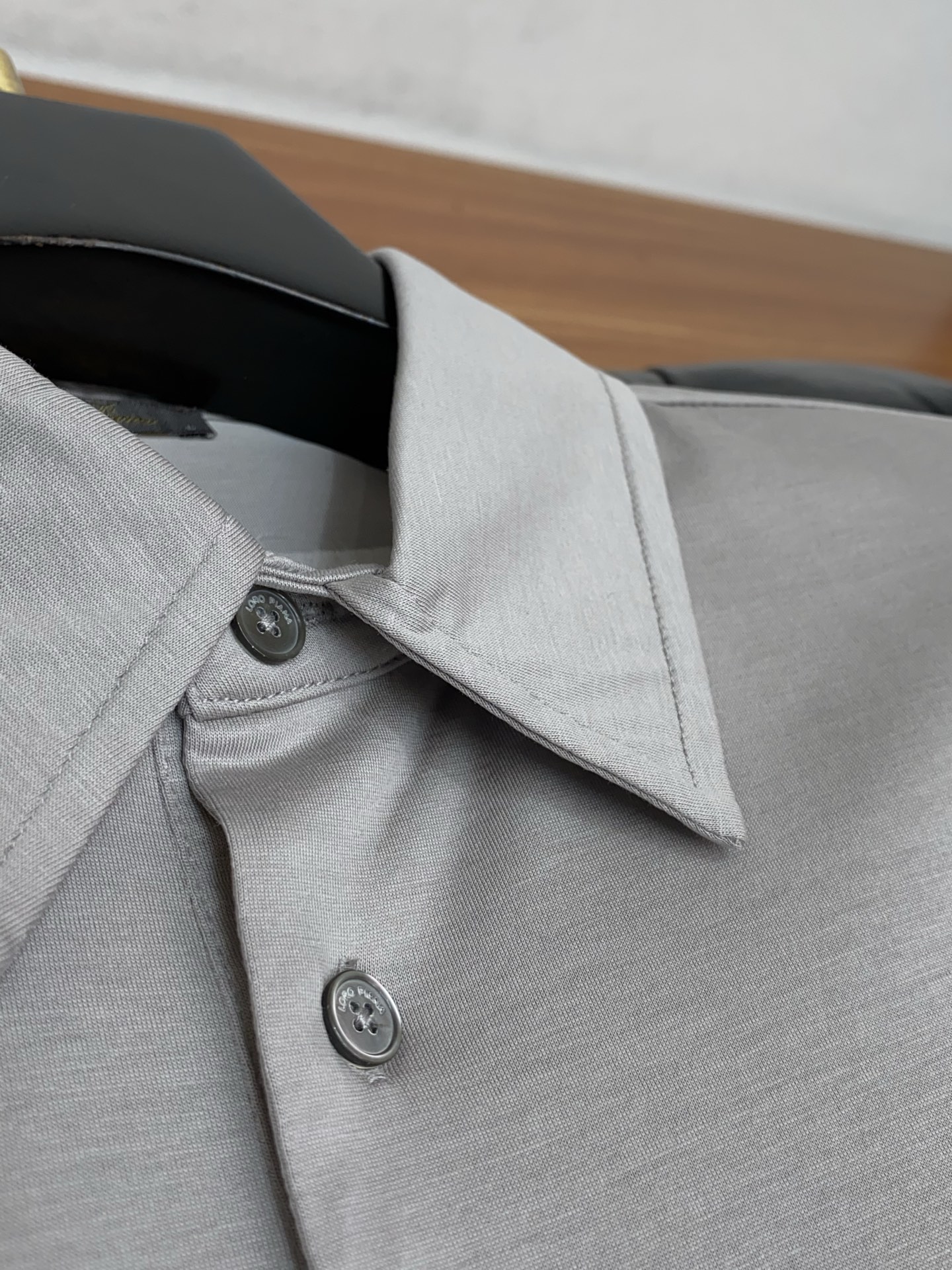 Loro Piana 诺悠翩雅 2026s经典时尚翻领 Polo衫短袖 ，贸易公司渠道订单，简约大气，时