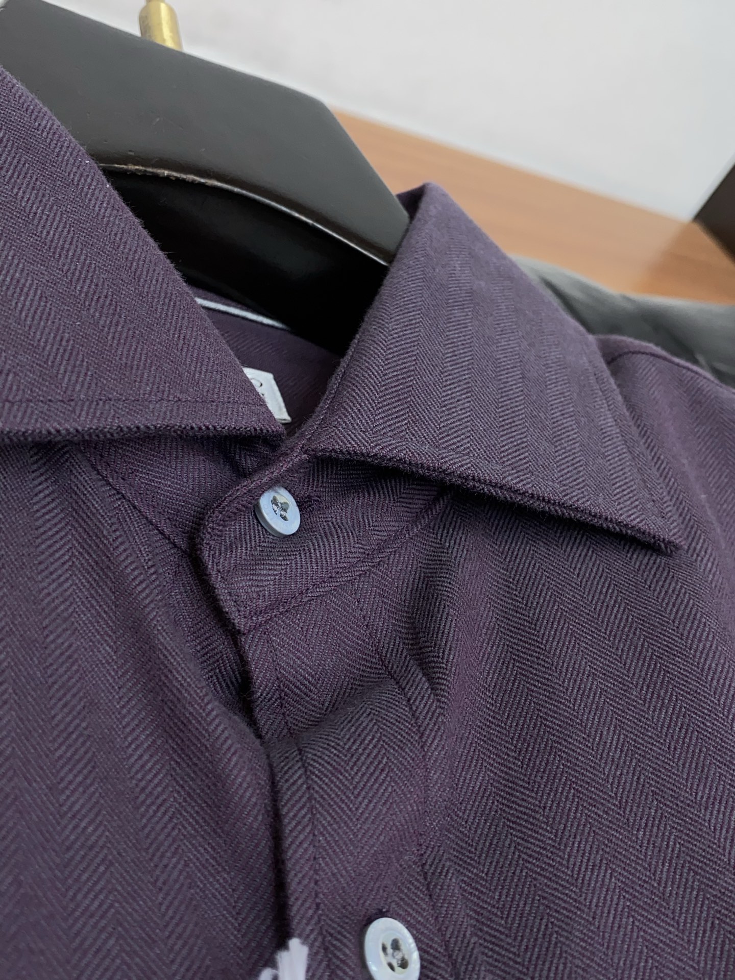 BC 高端男士长袖衬衫，在追求品质与风格的同时品牌以其卓越的工艺和独特的设计理念，再次引领潮流前沿。这款