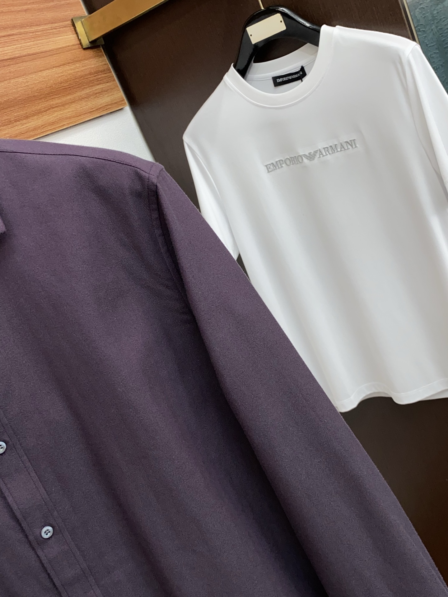 BC 高端男士长袖衬衫，在追求品质与风格的同时品牌以其卓越的工艺和独特的设计理念，再次引领潮流前沿。这款