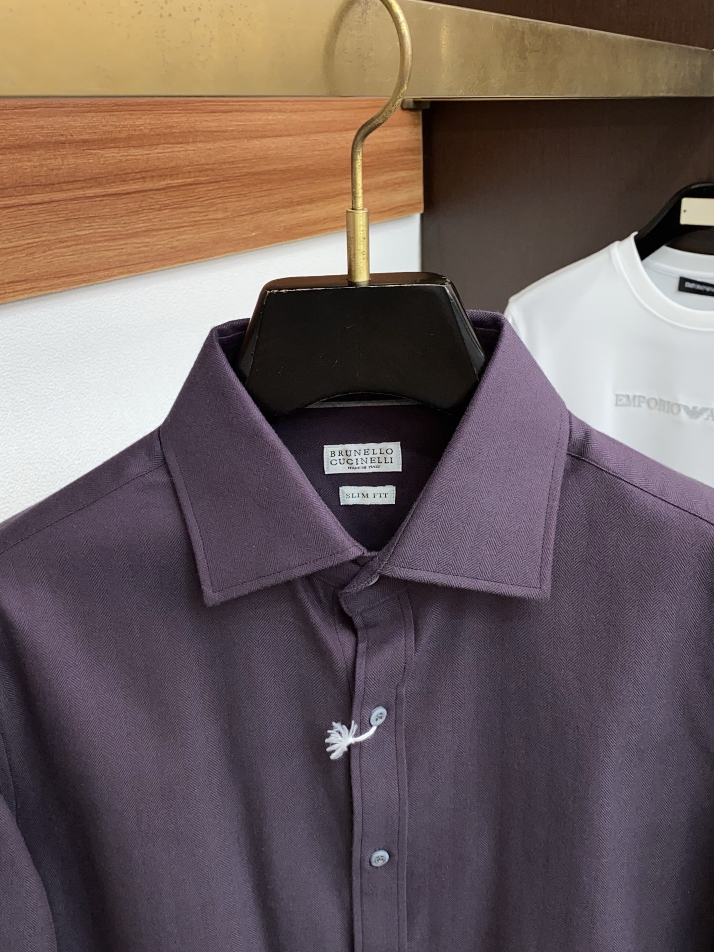 BC 高端男士长袖衬衫，在追求品质与风格的同时品牌以其卓越的工艺和独特的设计理念，再次引领潮流前沿。这款