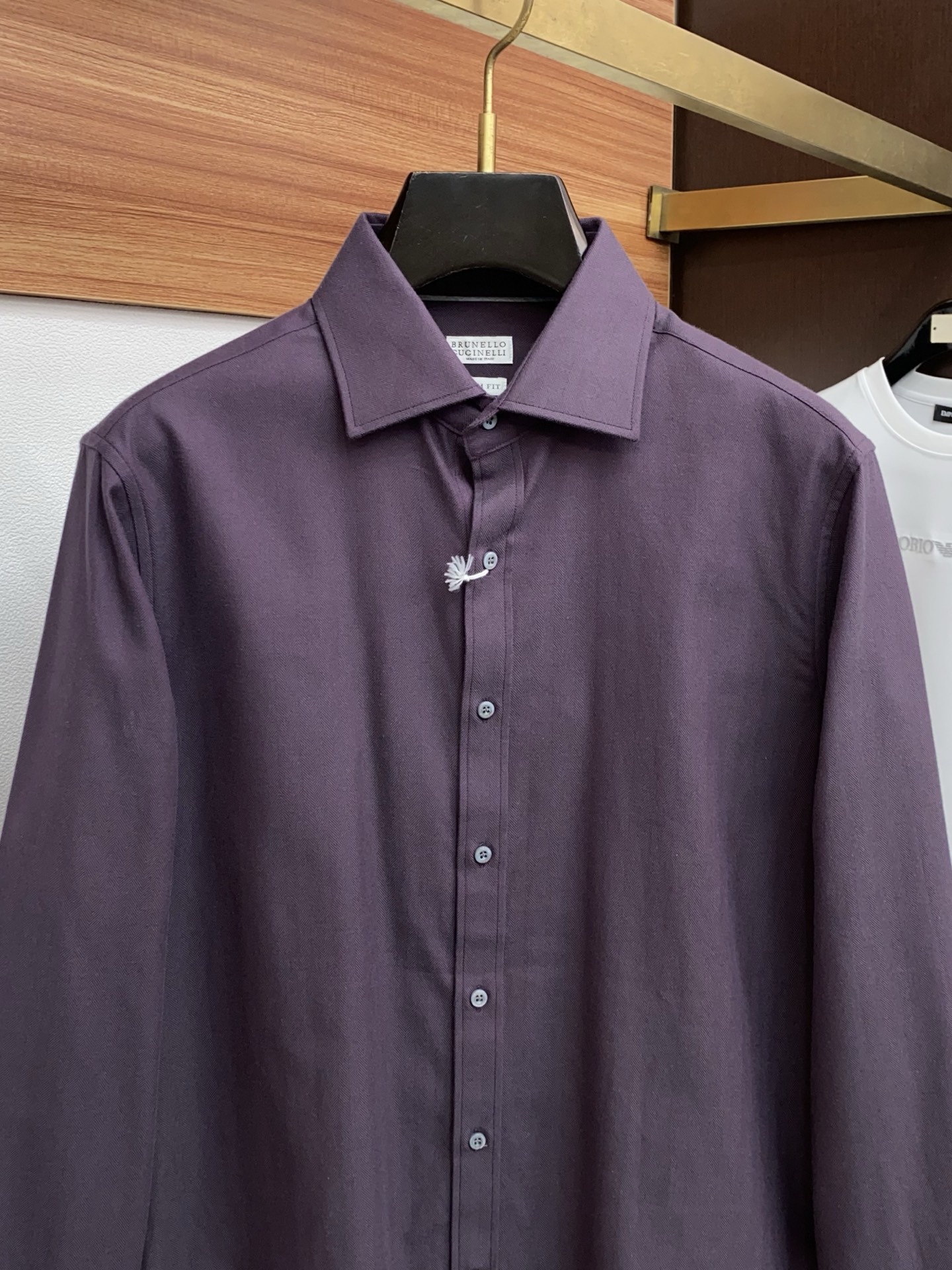 BC 高端男士长袖衬衫，在追求品质与风格的同时品牌以其卓越的工艺和独特的设计理念，再次引领潮流前沿。这款