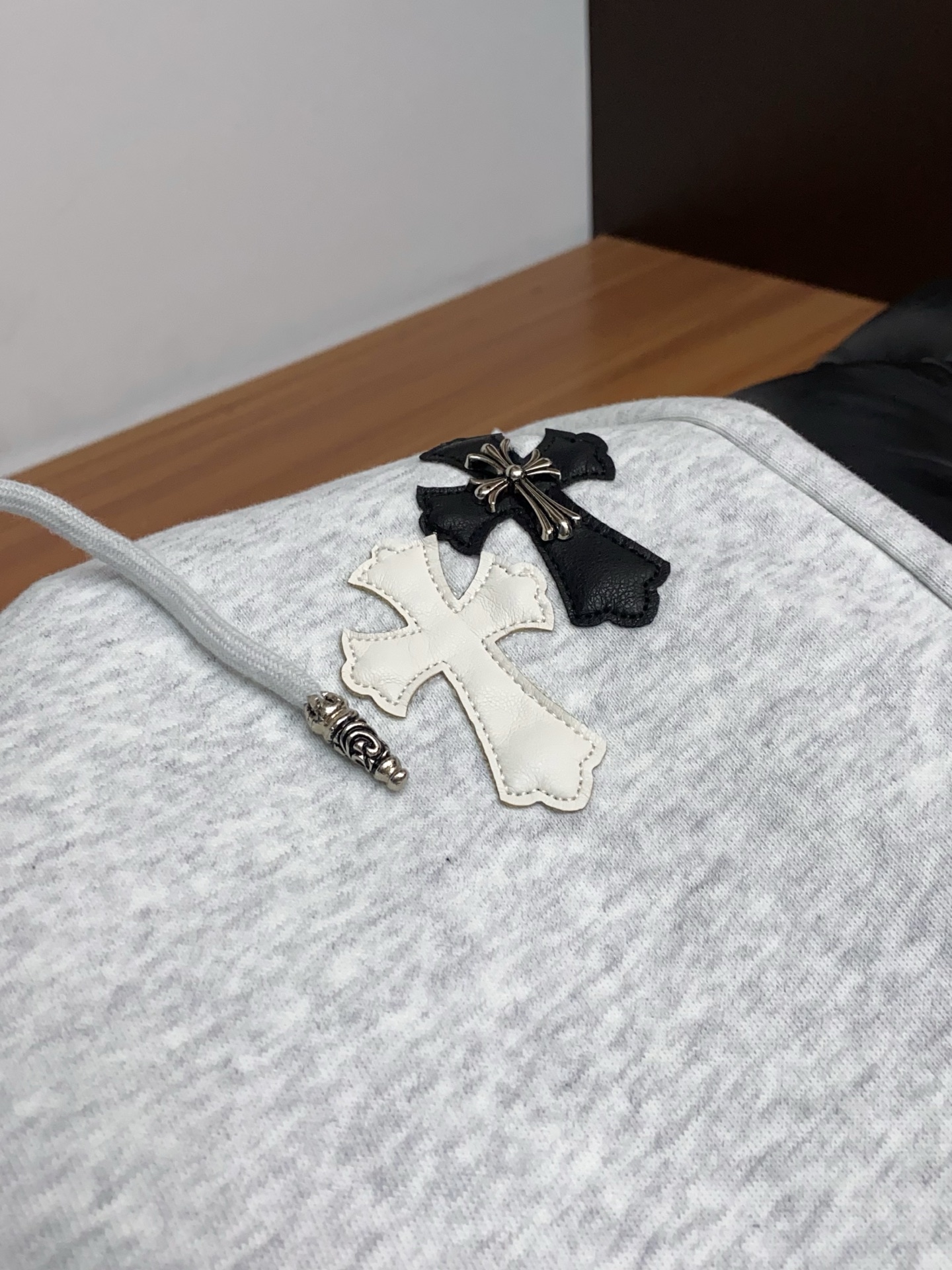 克罗心 专柜新品同步上市。原单订制高品质时尚休闲裤。超级百搭款。独家定制面料，手感细腻柔软，贴身舒适，上