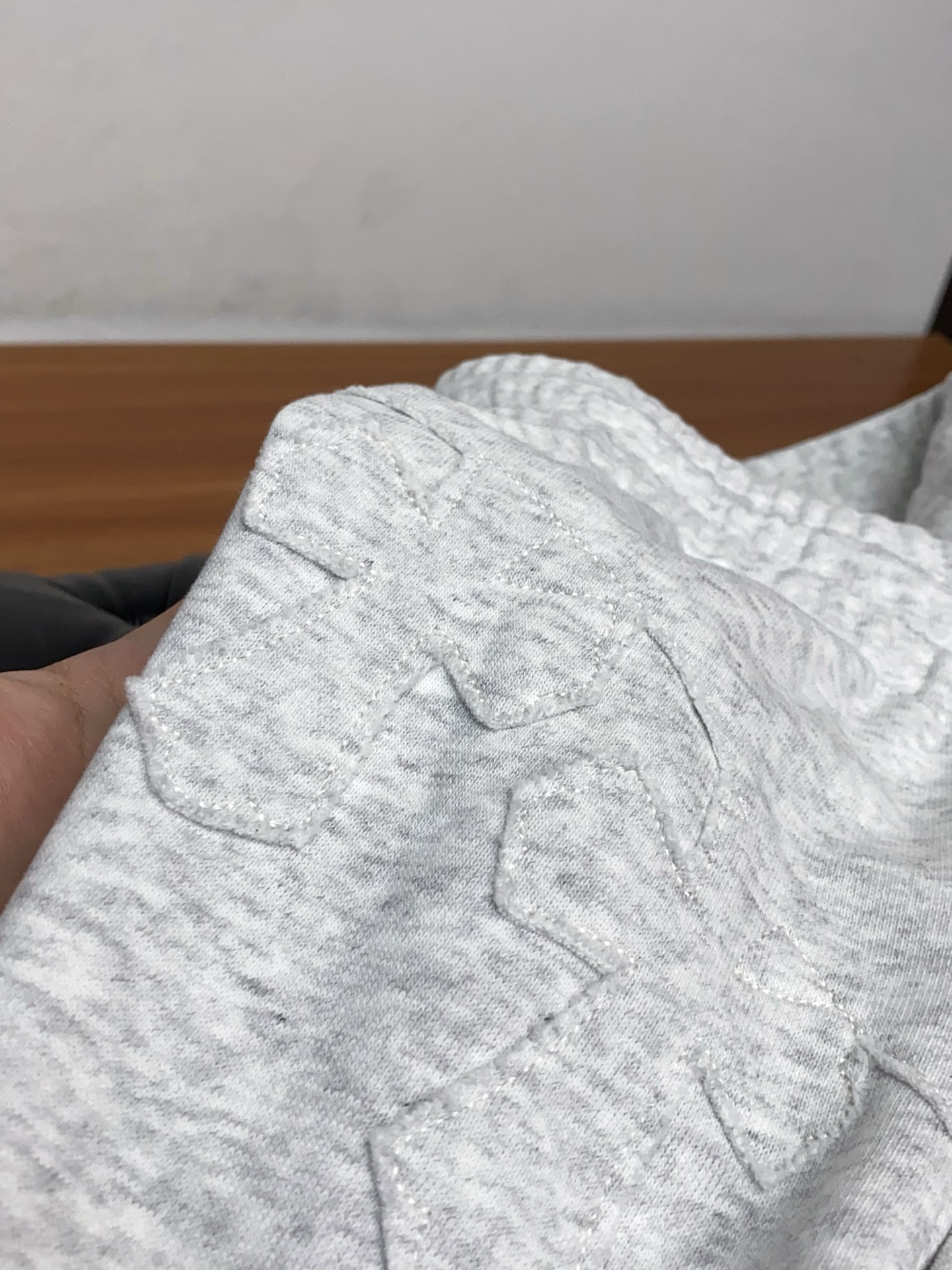 克罗心 专柜新品同步上市。原单订制高品质时尚休闲裤。超级百搭款。独家定制面料，手感细腻柔软，贴身舒适，上