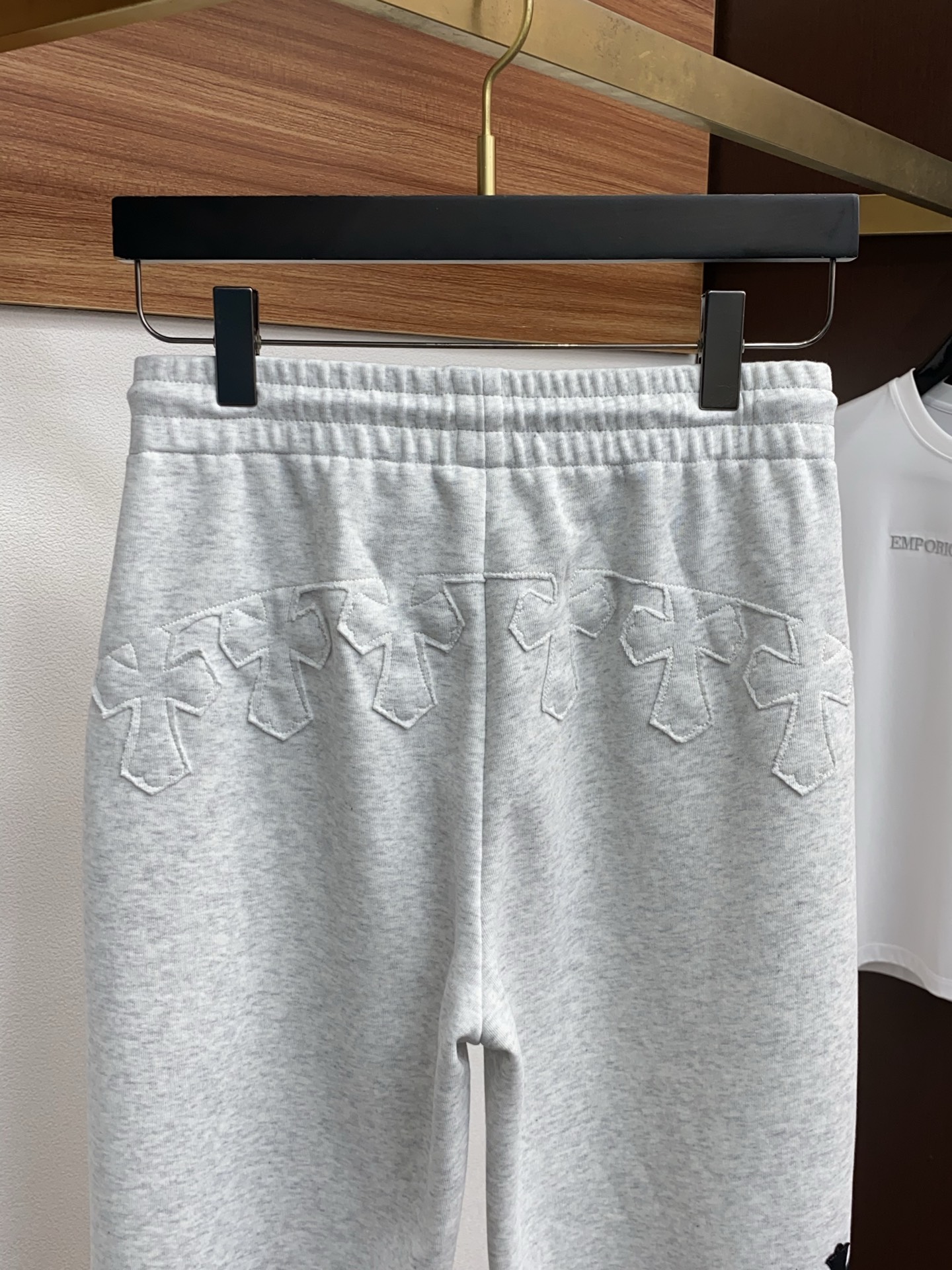 克罗心 专柜新品同步上市。原单订制高品质时尚休闲裤。超级百搭款。独家定制面料，手感细腻柔软，贴身舒适，上