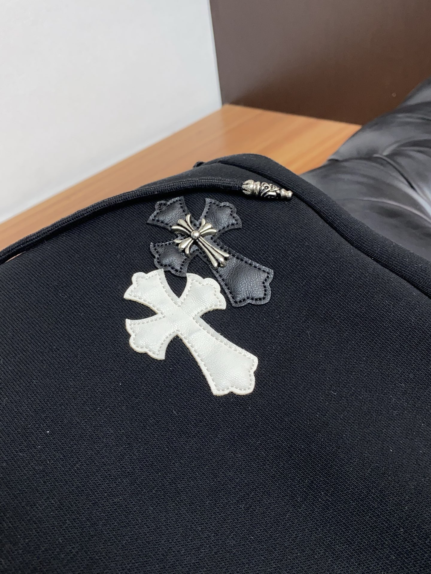 克罗心 专柜新品同步上市。原单订制高品质时尚休闲裤。超级百搭款。独家定制面料，手感细腻柔软，贴身舒适，上