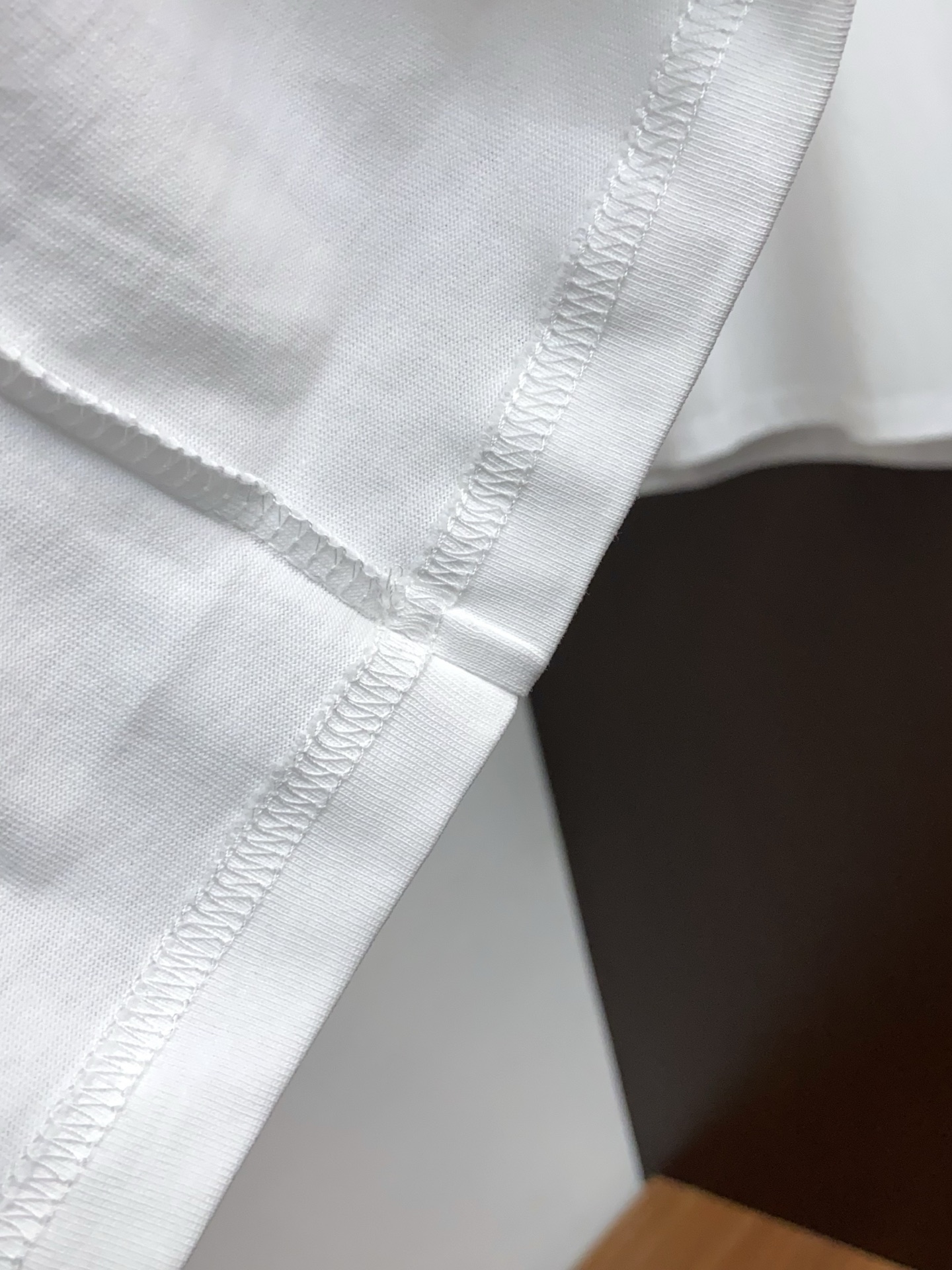 1v路易威登 26SS春夏新款 纯棉质圆领短袖 男士基础款纯白专柜短袖T恤衫！贸易公司渠道稀出，同步官网