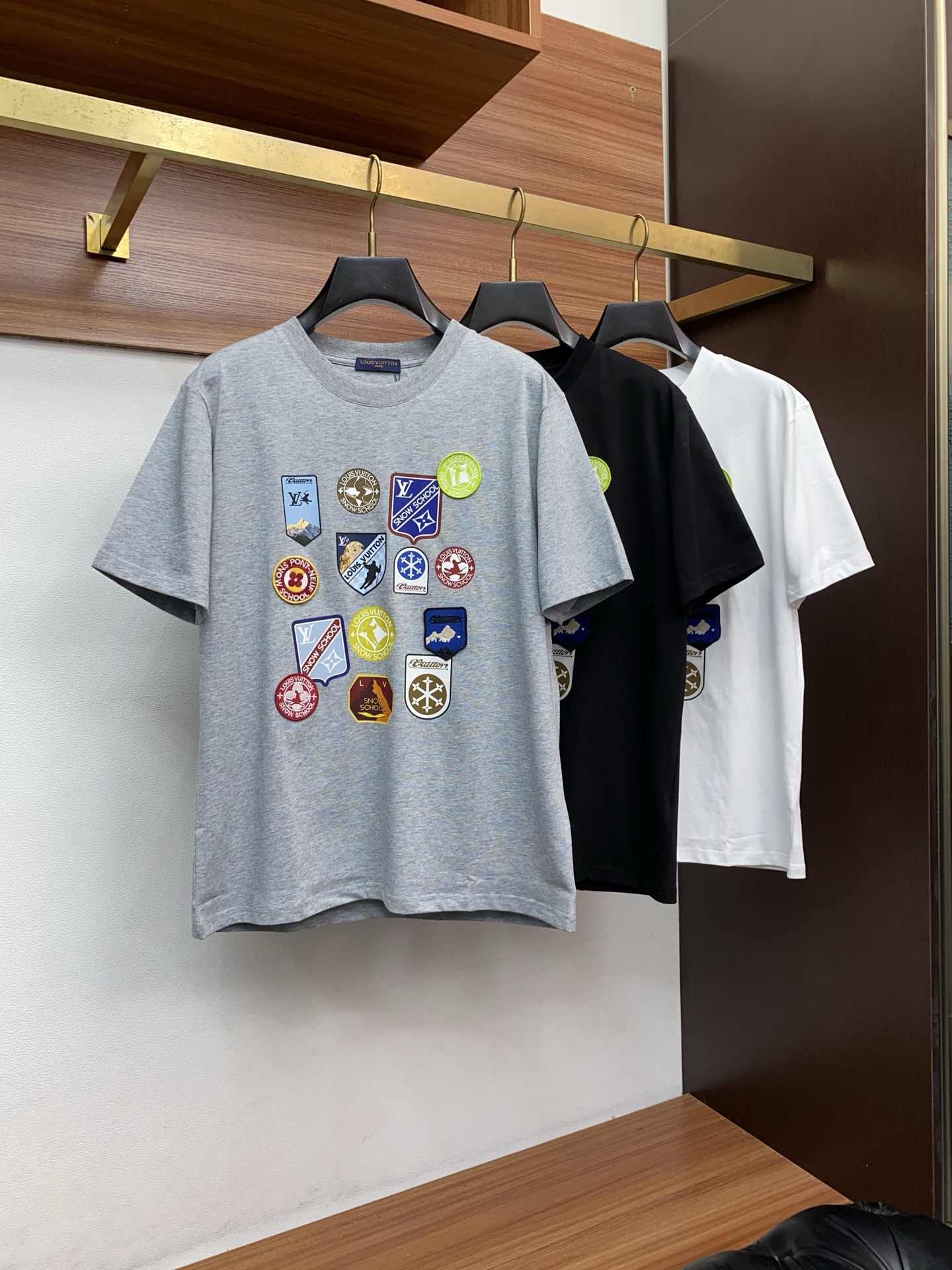 1v 路易威登 26SS春夏新款 纯棉质圆领短袖 男士基础款纯白专柜短袖T恤衫！贸易公司渠道稀出，同步官