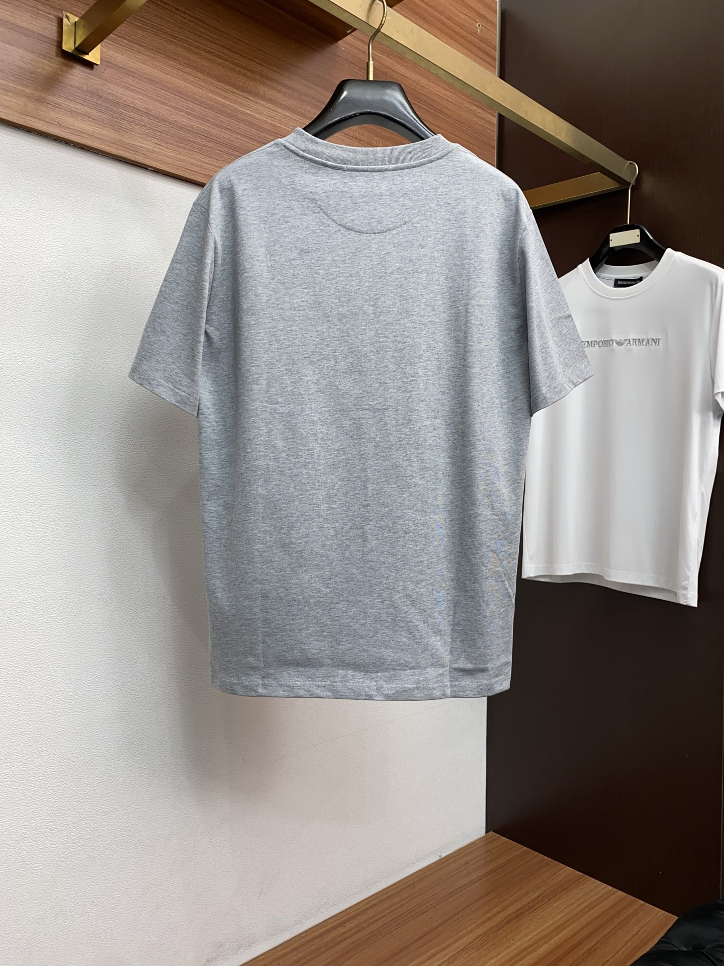 1v 路易威登 26SS春夏新款 纯棉质圆领短袖 男士基础款纯白专柜短袖T恤衫！贸易公司渠道稀出，同步官