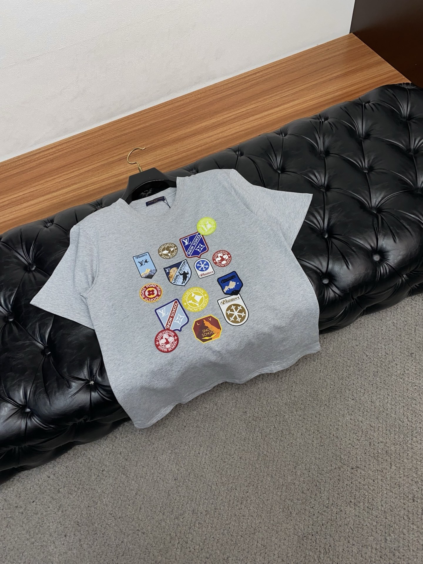 1v 路易威登 26SS春夏新款 纯棉质圆领短袖 男士基础款纯白专柜短袖T恤衫！贸易公司渠道稀出，同步官