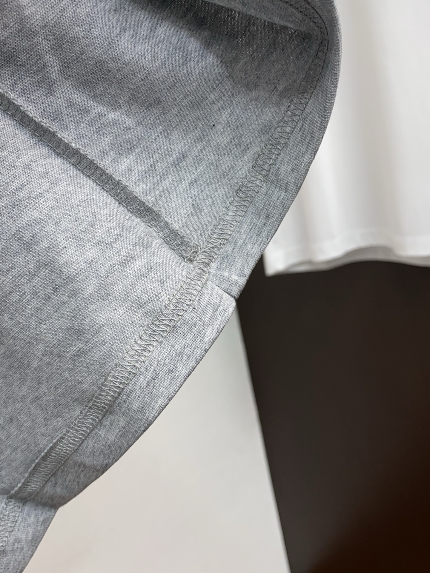 1v 路易威登 26SS春夏新款 纯棉质圆领短袖 男士基础款纯白专柜短袖T恤衫！贸易公司渠道稀出，同步官