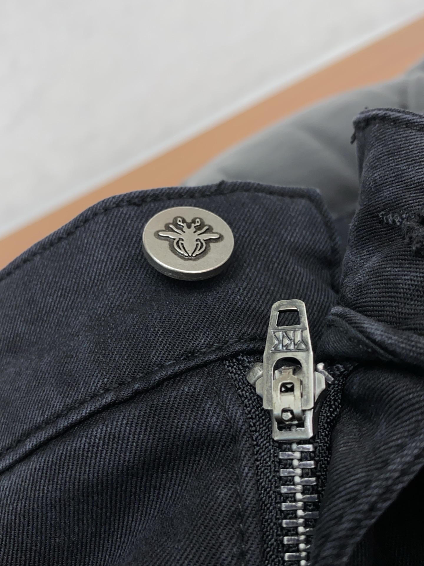 🌾 迪奥 高端定制、2026早春最新款牛仔裤 柜台同步发售 原版定制复刻 客供五金辅料 原单品质 进口牛