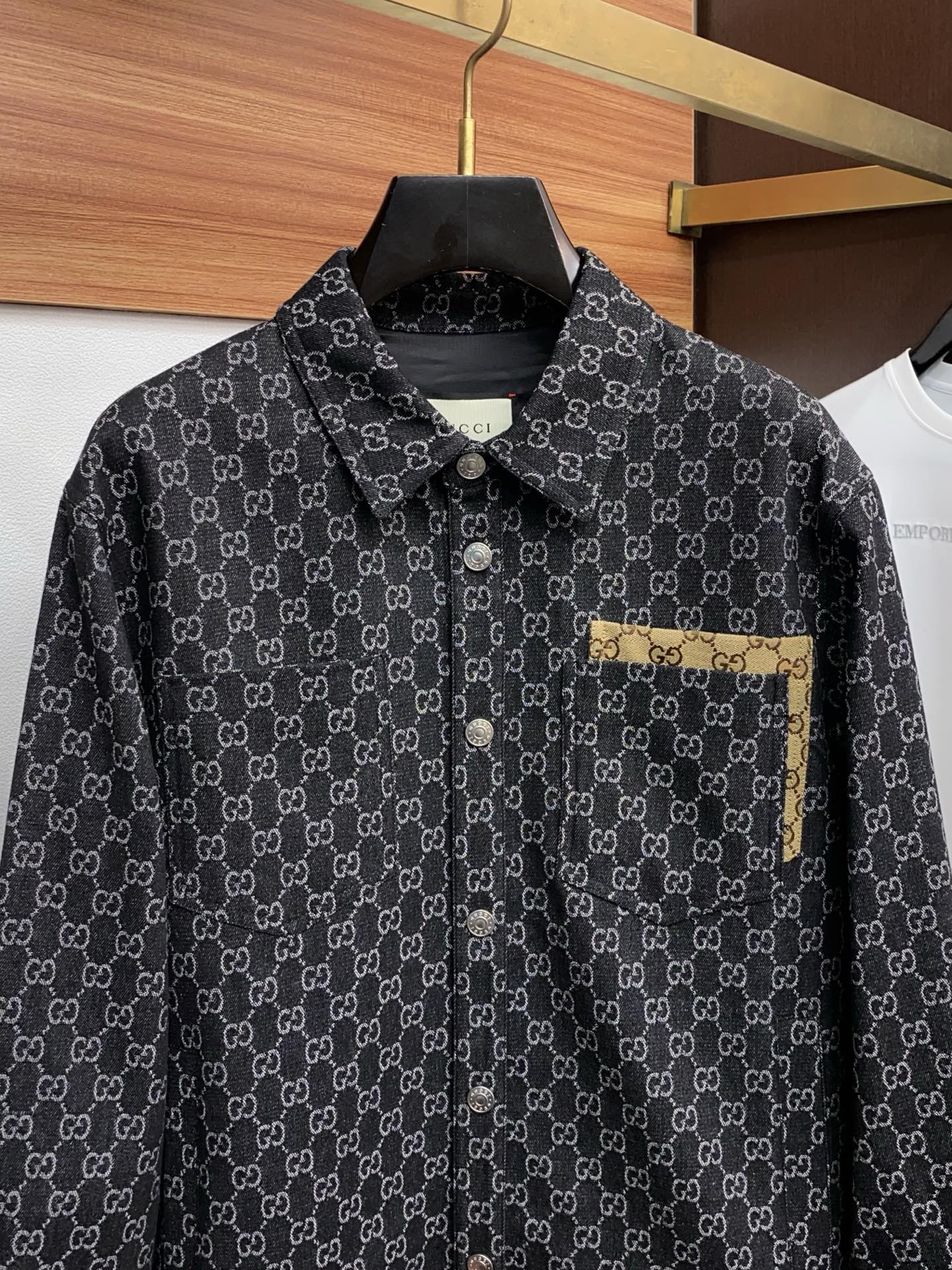 古奇 2026春夏新款男士休闲定制夹克外套。穿上简约干练的休闲外套，瞬间重回时髦霸气，又是活力满满的状态