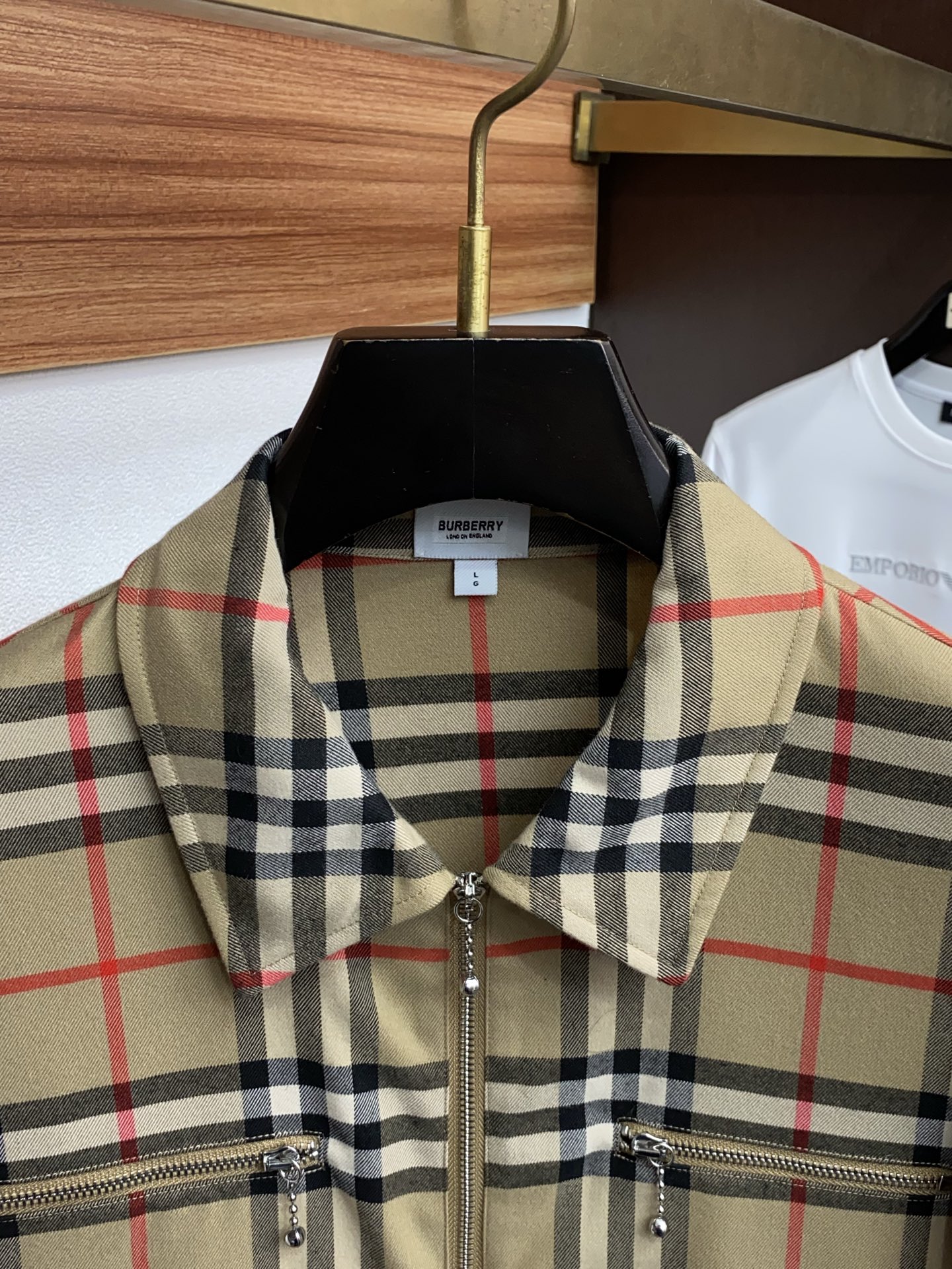 巴宝莉 2026春夏新款男士休闲定制夹克外套。穿上简约干练的休闲外套，瞬间重回时髦霸气，又是活力满满的状