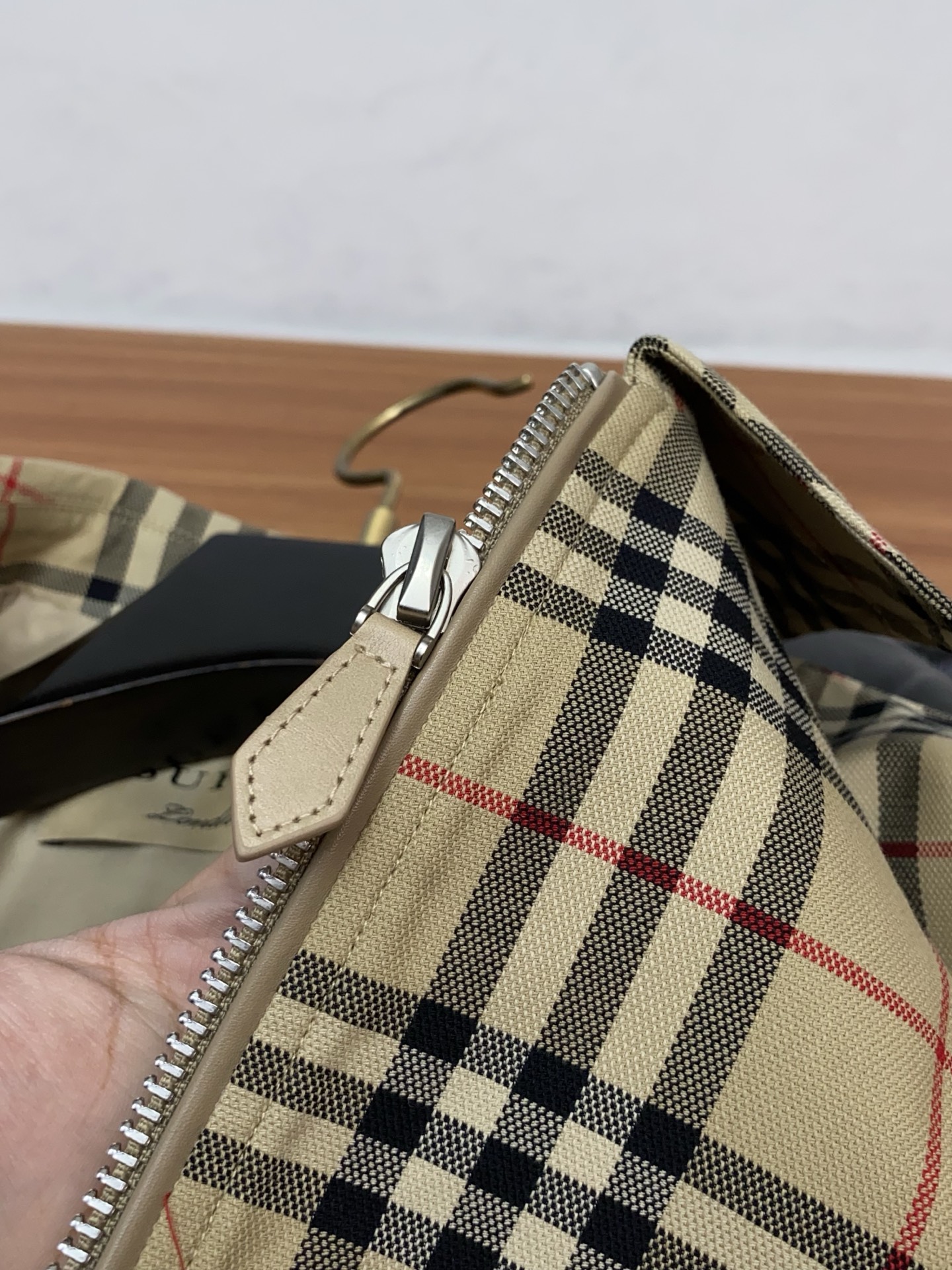 🌾 巴宝莉 2026新款男士休闲定制夹克外套。穿上简约干练的休闲外套，瞬间重回时髦霸气，又是活力满满的状