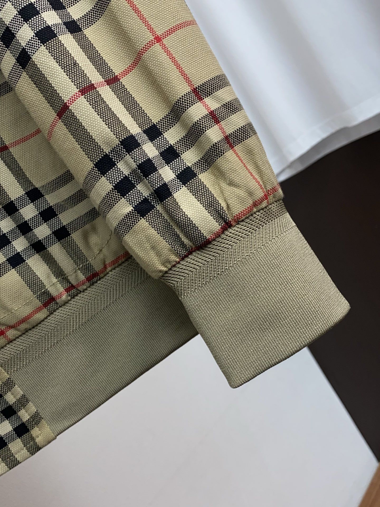 🌾 巴宝莉 2026新款男士休闲定制夹克外套。穿上简约干练的休闲外套，瞬间重回时髦霸气，又是活力满满的状