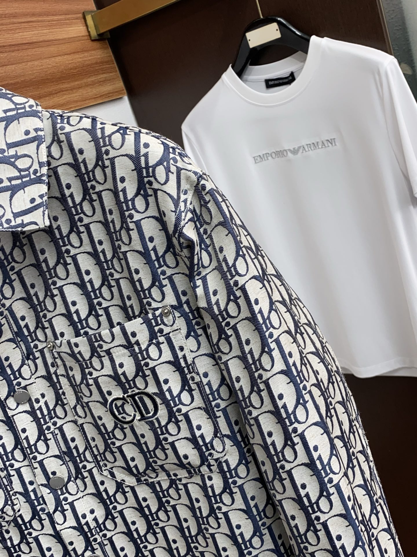 🌾 迪奥 2026春夏新款男士休闲定制夹克外套。穿上简约干练的休闲外套，瞬间重回时髦霸气，又是活力满满的