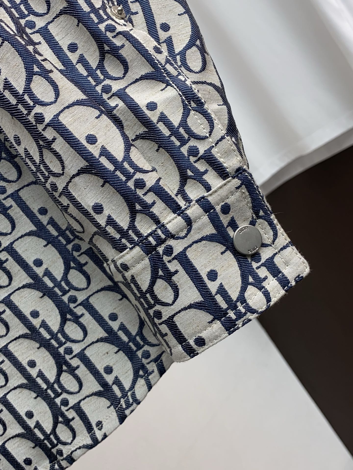 🌾 迪奥 2026春夏新款男士休闲定制夹克外套。穿上简约干练的休闲外套，瞬间重回时髦霸气，又是活力满满的