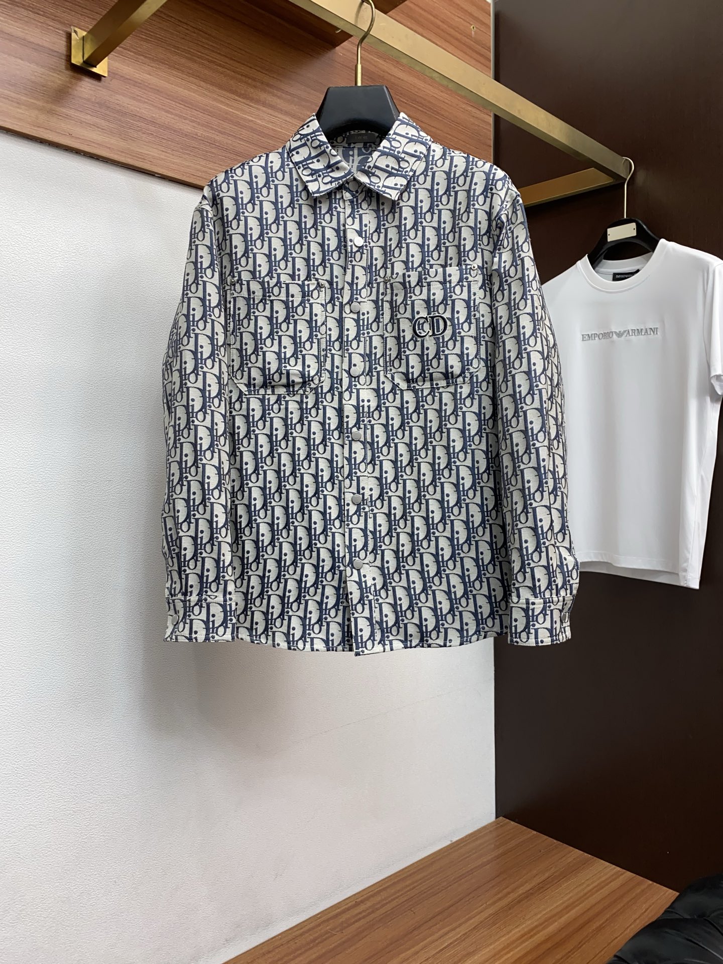 🌾 迪奥 2026春夏新款男士休闲定制夹克外套。穿上简约干练的休闲外套，瞬间重回时髦霸气，又是活力满满的