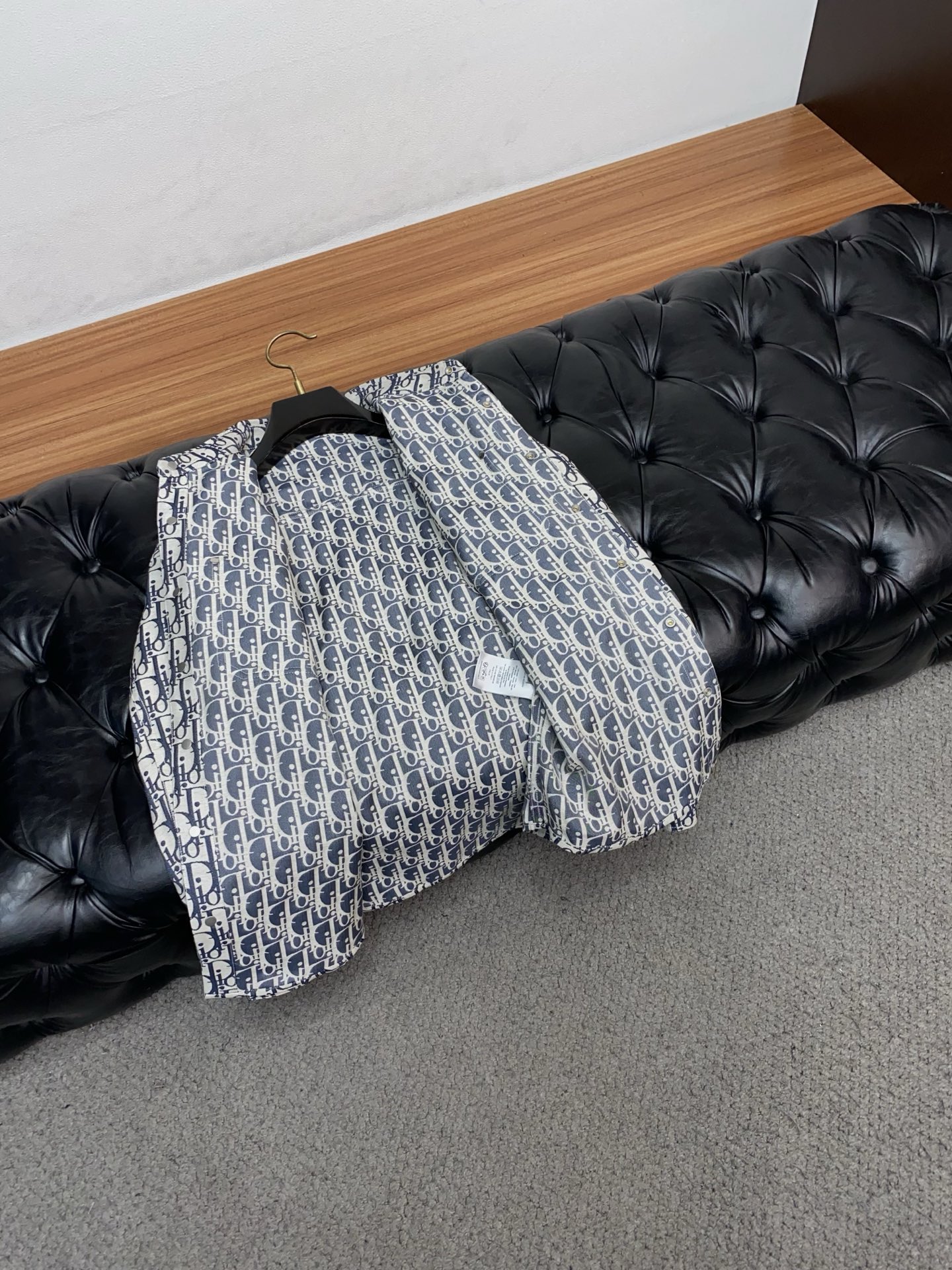 🌾 迪奥 2026春夏新款男士休闲定制夹克外套。穿上简约干练的休闲外套，瞬间重回时髦霸气，又是活力满满的