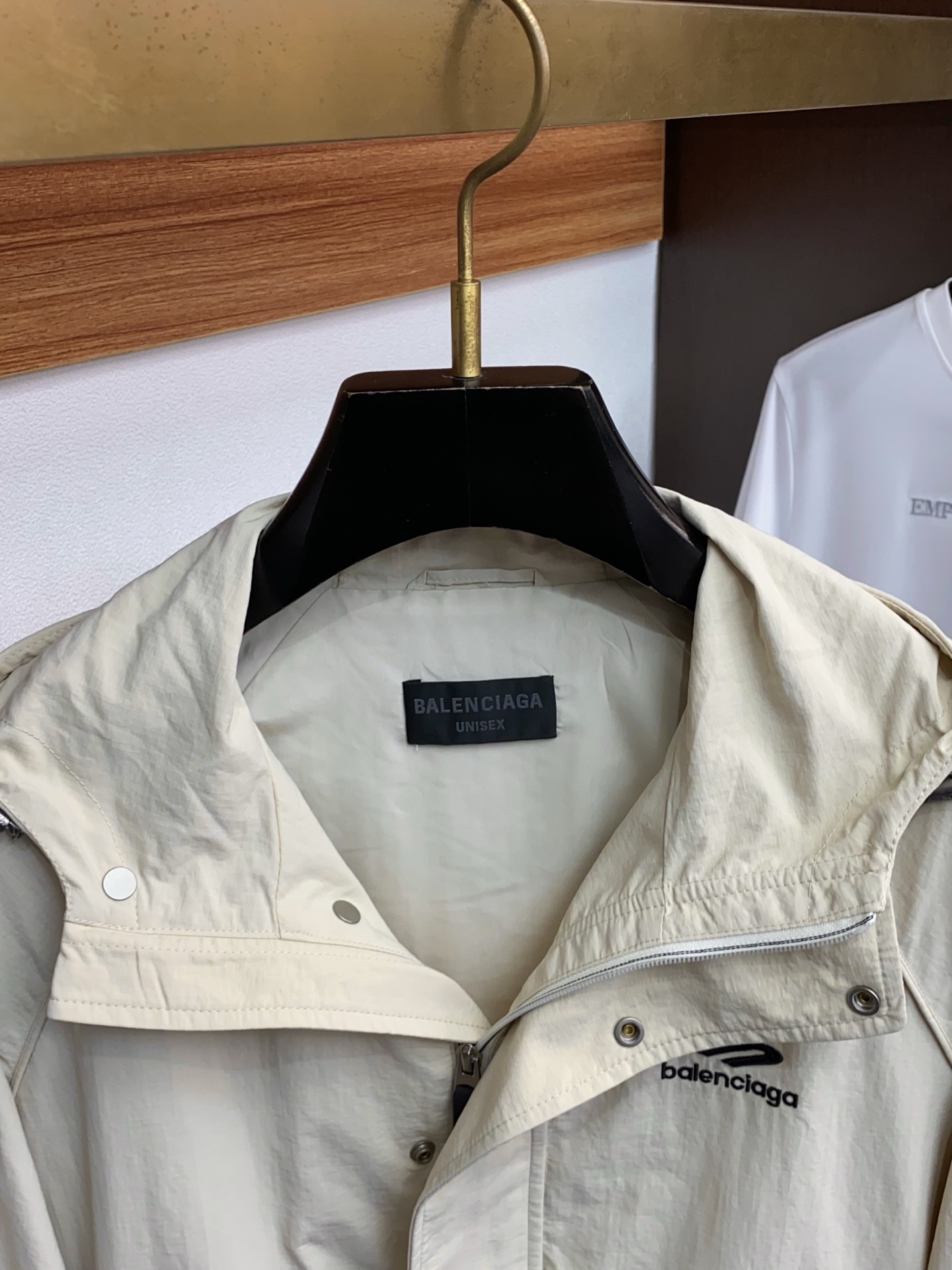 🌾 巴黎世家 2026春夏新款男士休闲定制夹克外套。穿上简约干练的休闲外套，瞬间重回时髦霸气，又是活力满