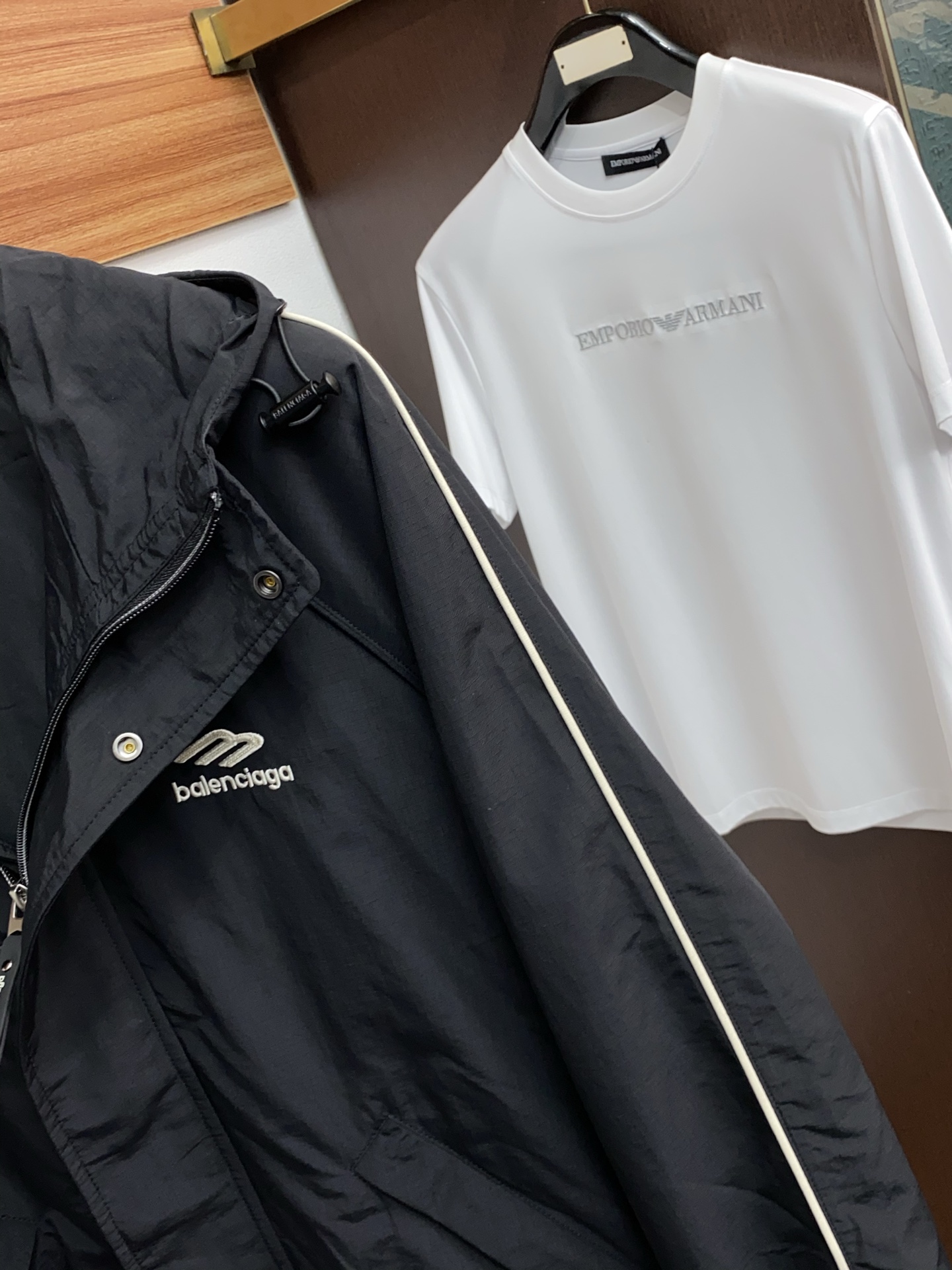 🌾 巴黎世家 2026 春夏新款男士休闲定制夹克外套。穿上简约干练的休闲外套，瞬间重回时髦霸气，又是活力