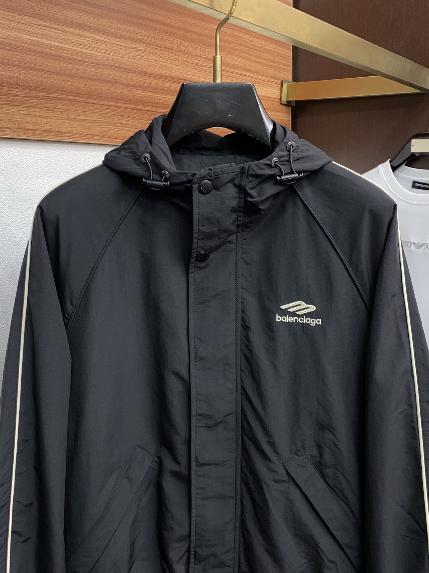 🌾 巴黎世家 2026 春夏新款男士休闲定制夹克外套。穿上简约干练的休闲外套，瞬间重回时髦霸气，又是活力