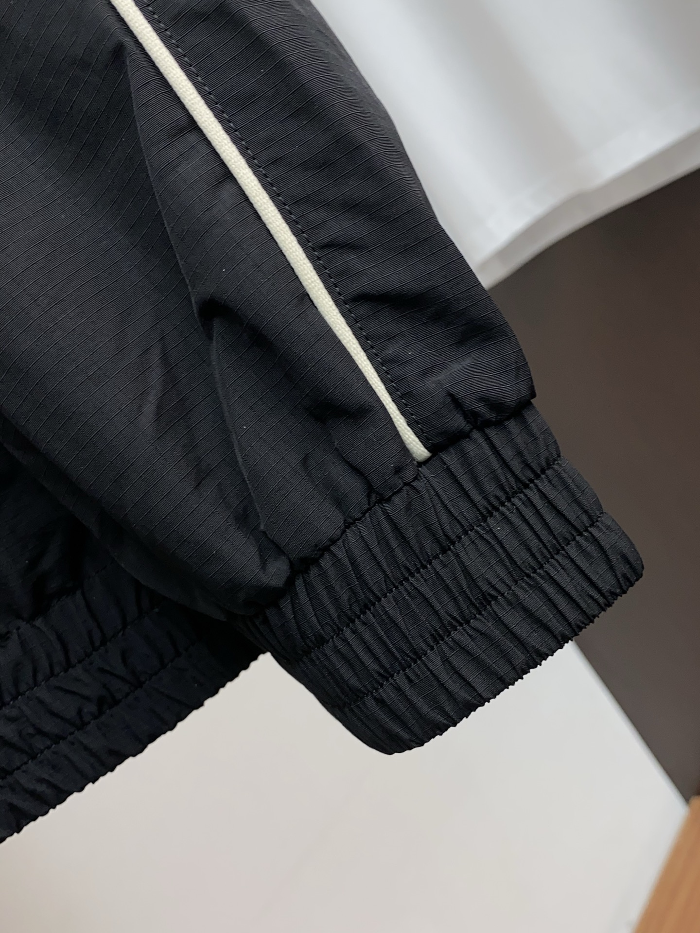 🌾 巴黎世家 2026 春夏新款男士休闲定制夹克外套。穿上简约干练的休闲外套，瞬间重回时髦霸气，又是活力