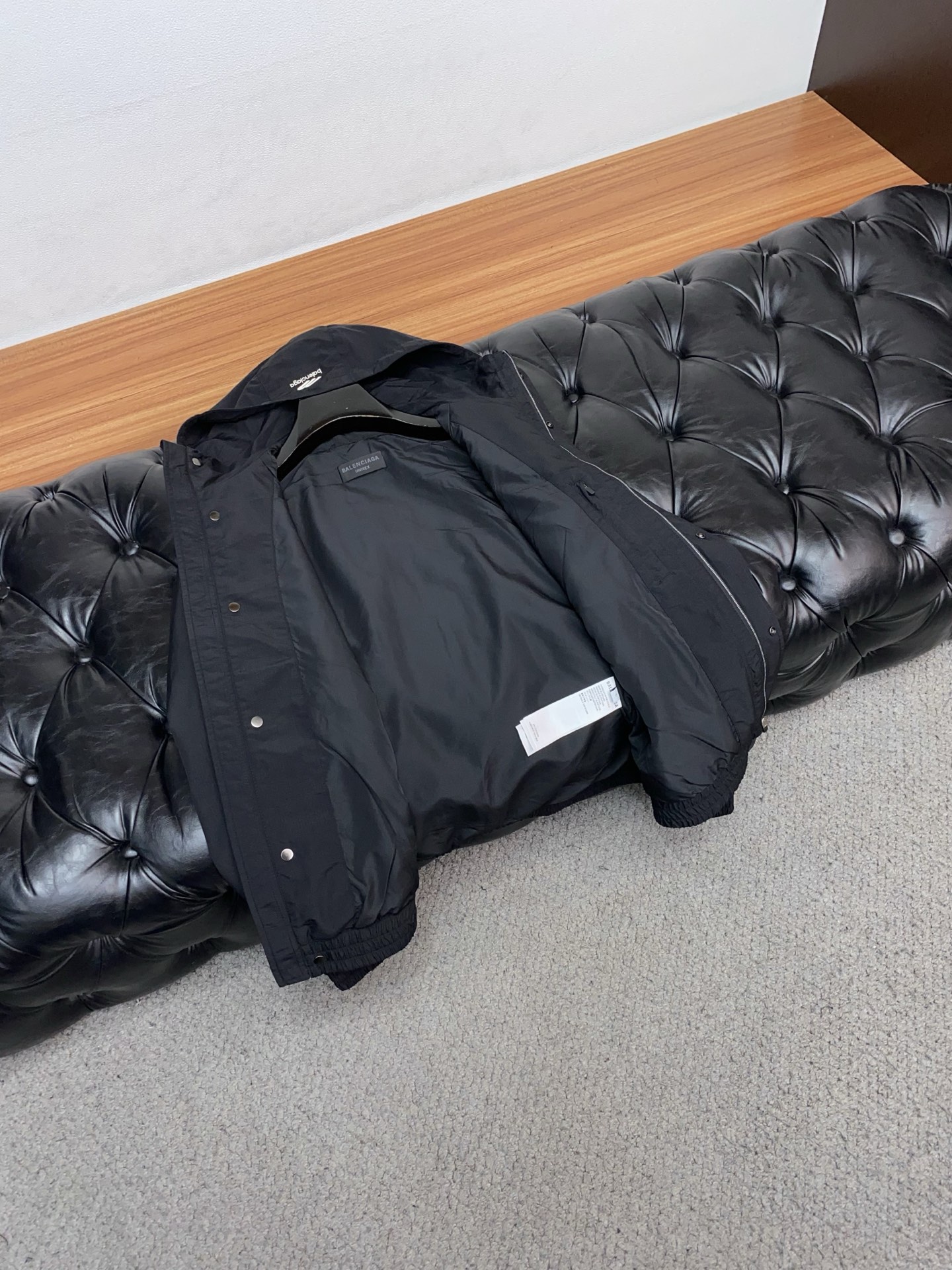 🌾 巴黎世家 2026 春夏新款男士休闲定制夹克外套。穿上简约干练的休闲外套，瞬间重回时髦霸气，又是活力