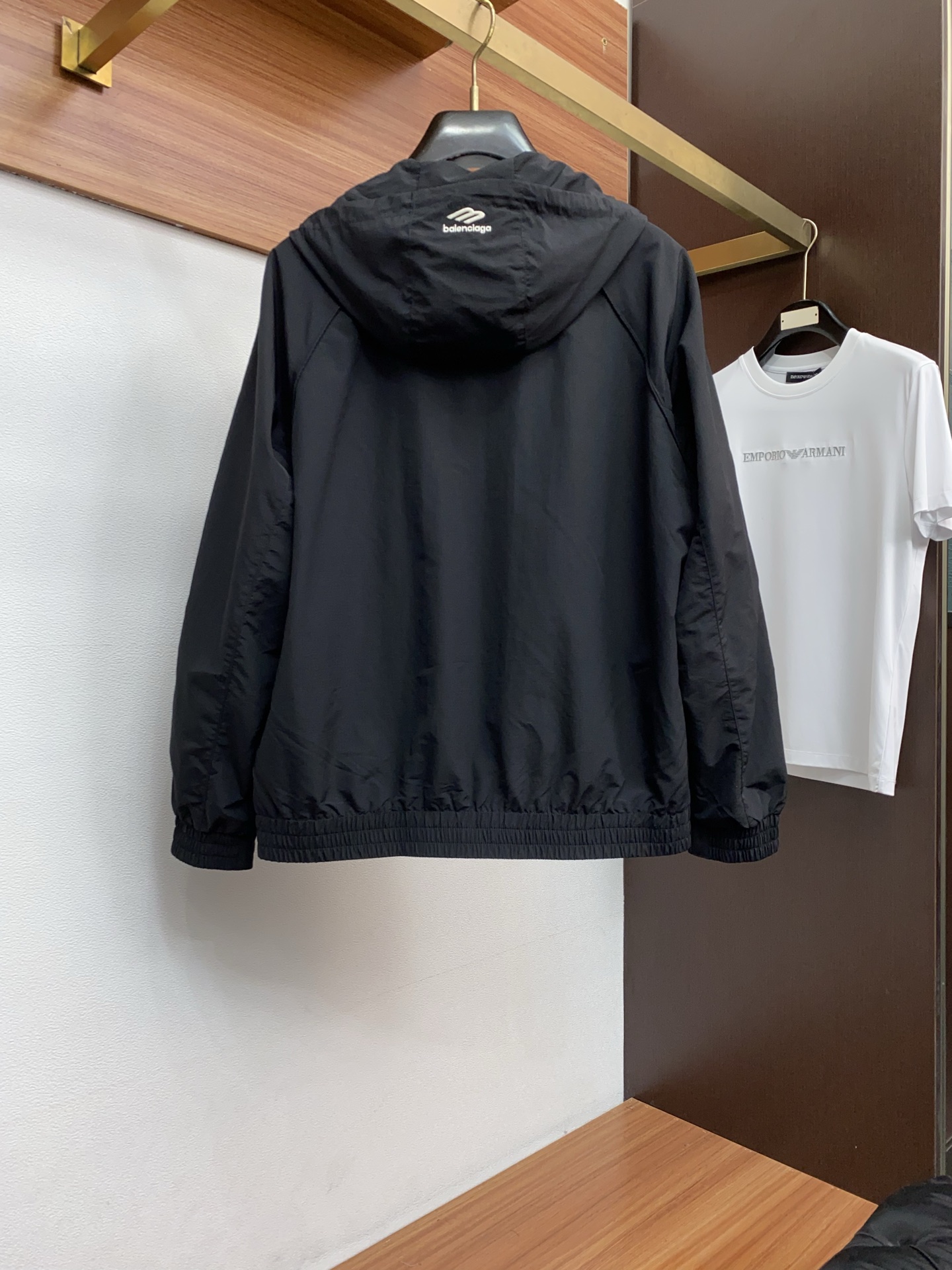 🌾 巴黎世家 2026 春夏新款男士休闲定制夹克外套。穿上简约干练的休闲外套，瞬间重回时髦霸气，又是活力