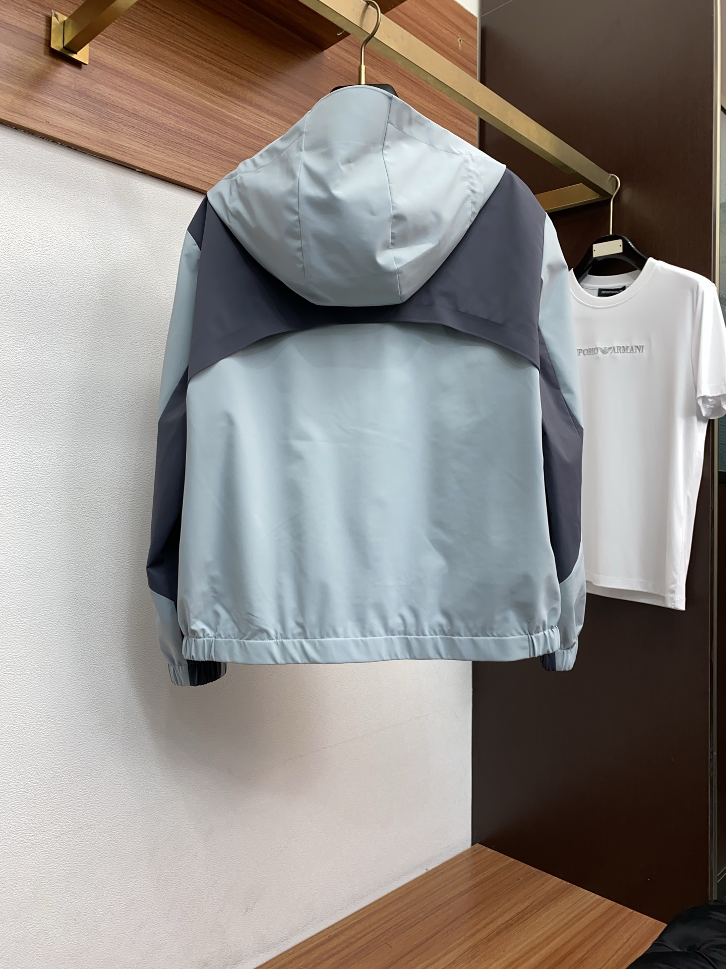 迪奥 2026 春夏新款男士休闲定制夹克外套。穿上简约干练的休闲外套，瞬间重回时髦霸气，又是活力满满的状