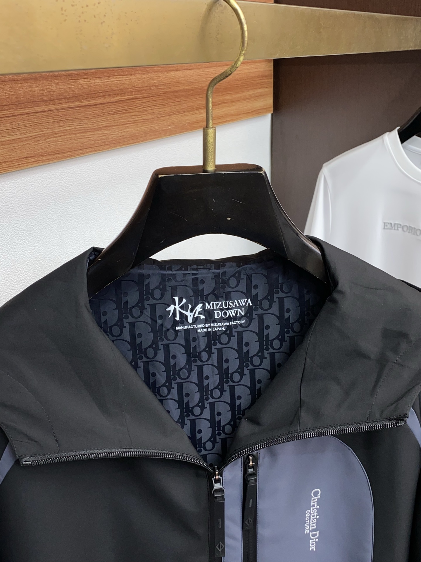 迪奥 2026 春夏新款男士休闲定制夹克外套。穿上简约干练的休闲外套，瞬间重回时髦霸气，又是活力满满的状