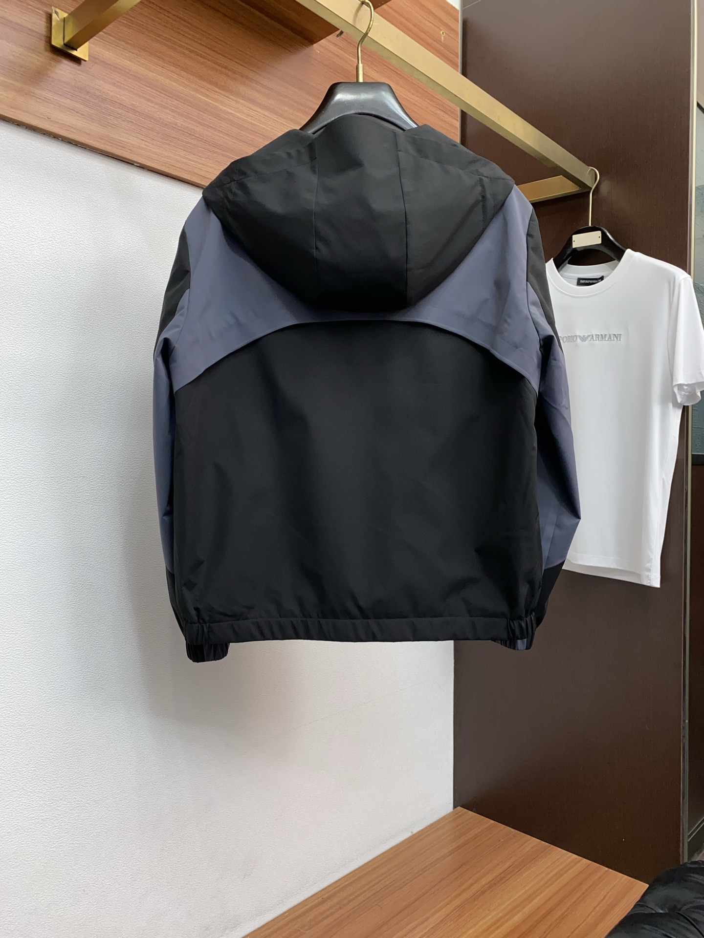 迪奥 2026 春夏新款男士休闲定制夹克外套。穿上简约干练的休闲外套，瞬间重回时髦霸气，又是活力满满的状