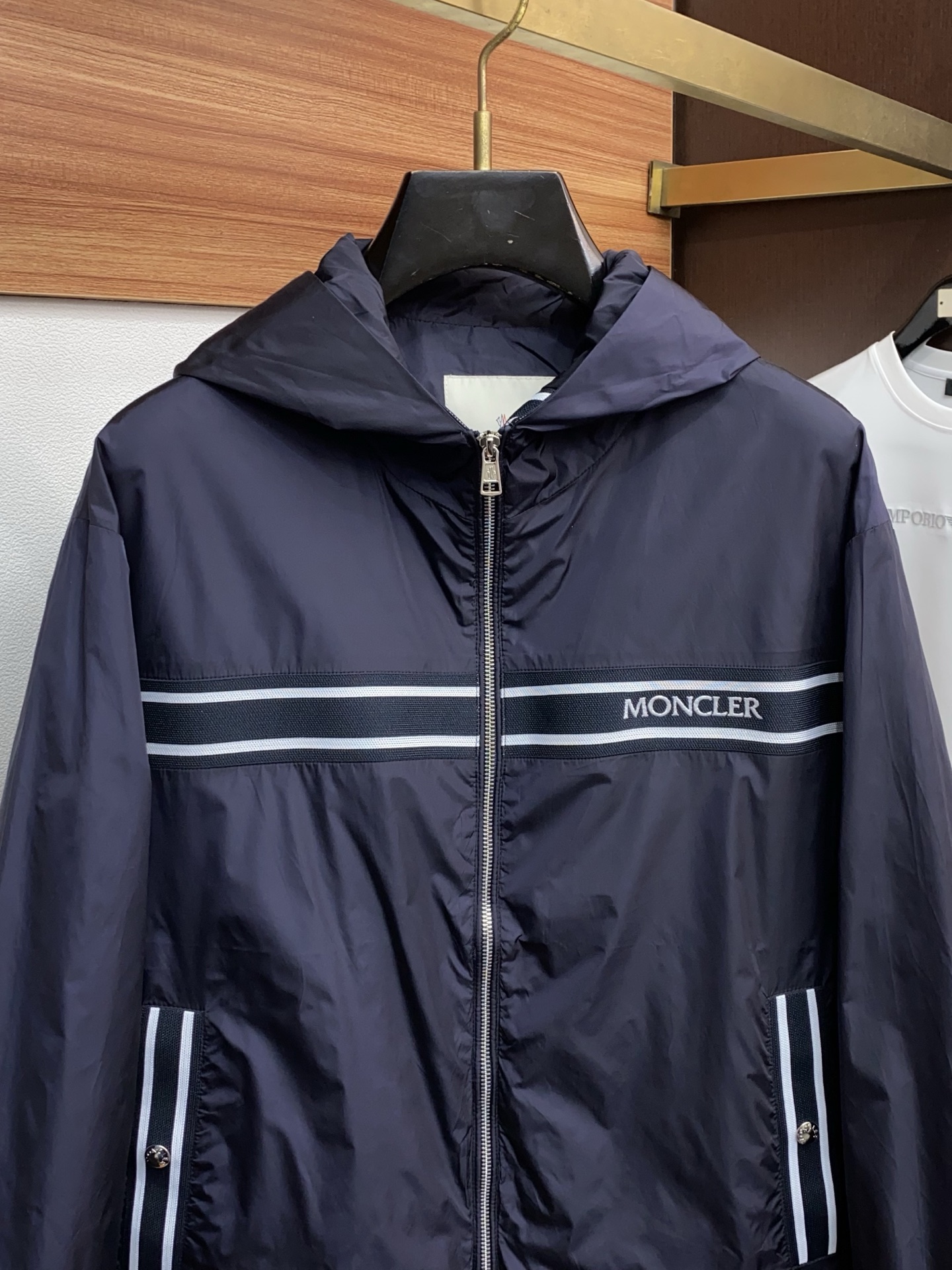 🌾 蒙口 202春夏新款男士休闲定制夹克外套。穿上简约干练的休闲外套，瞬间重回时髦霸气，又是活力满满的状