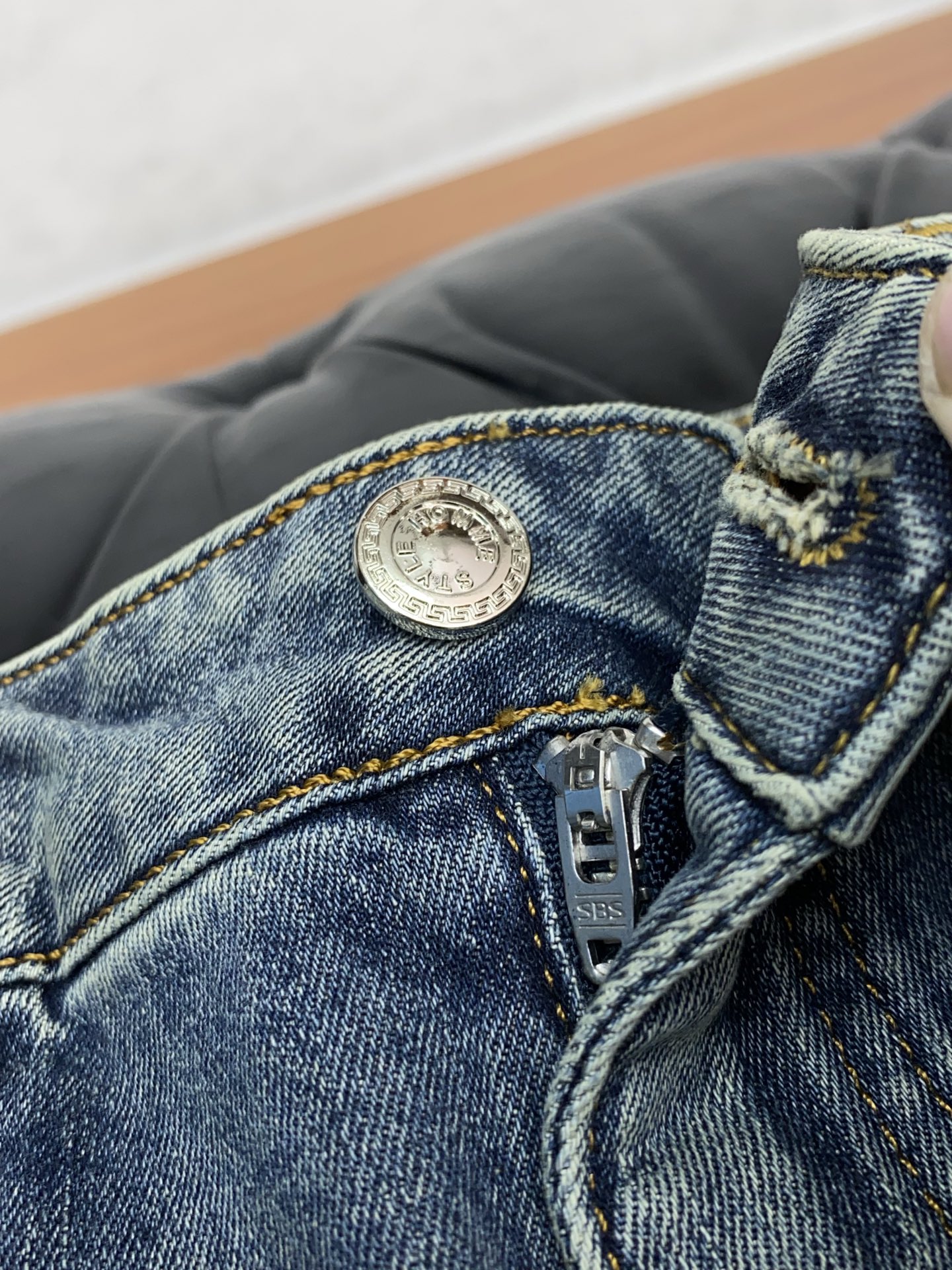 🌾 巴宝莉 高端定制、2026早春最新款牛仔裤 柜台同步发售 原版定制复刻 客供五金辅料 原单品质 进口