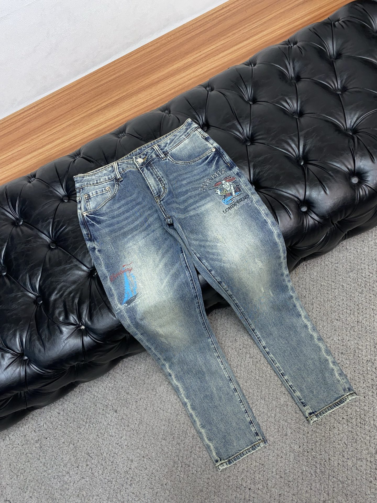 🌾 巴宝莉 高端定制、2026早春最新款牛仔裤 柜台同步发售 原版定制复刻 客供五金辅料 原单品质 进口