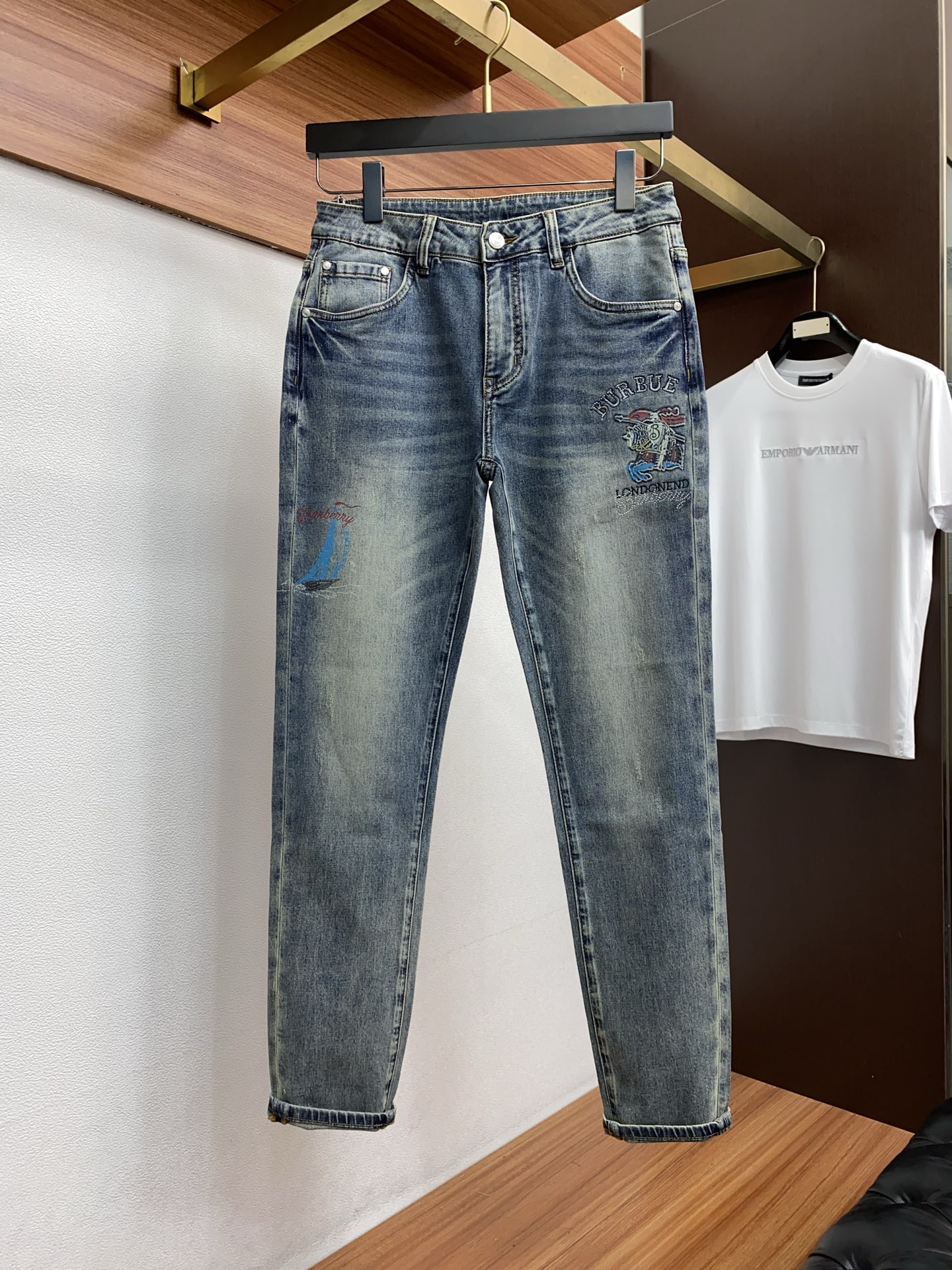 🌾 巴宝莉 高端定制、2026早春最新款牛仔裤 柜台同步发售 原版定制复刻 客供五金辅料 原单品质 进口